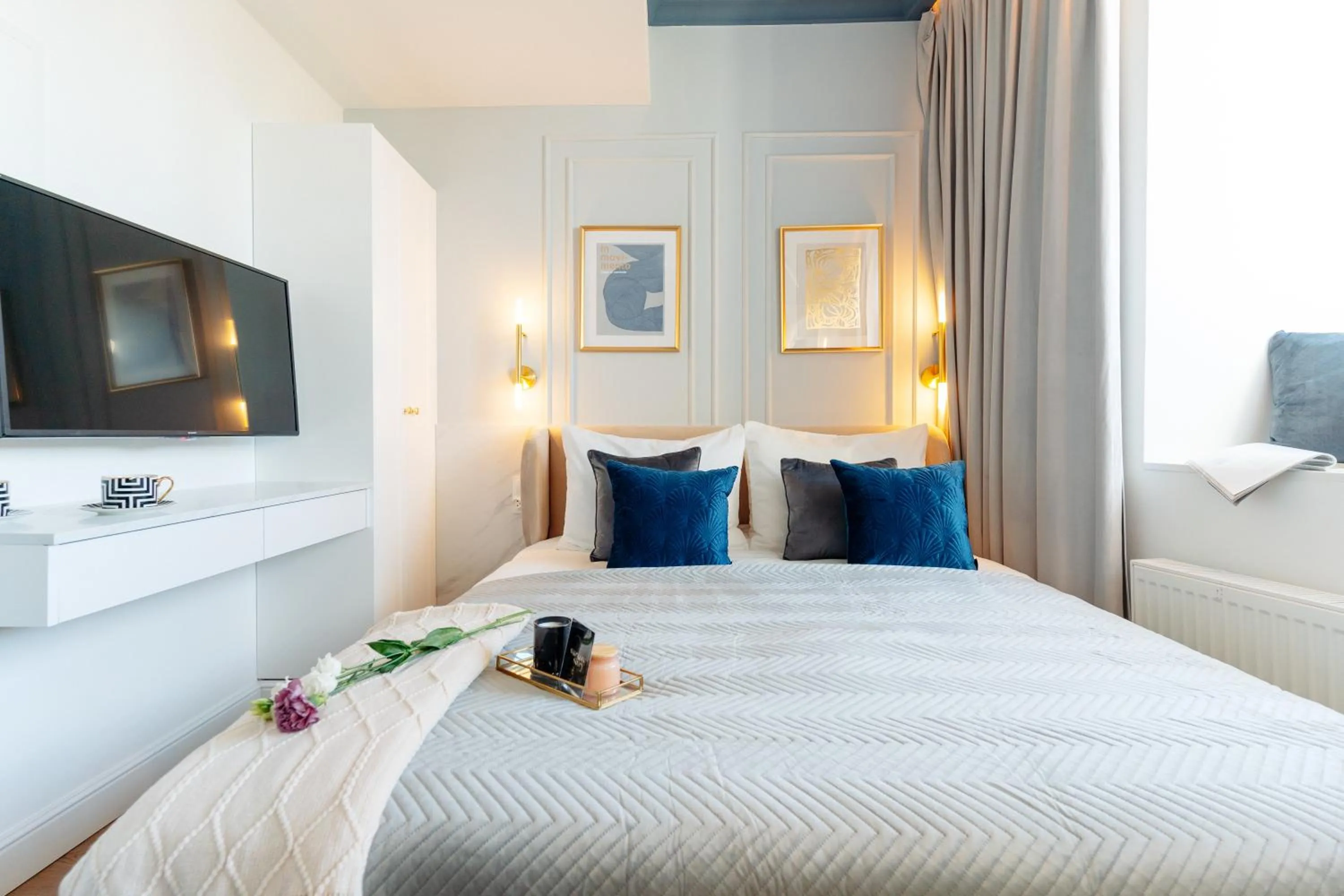 Bed in Warsaw Story - LoftAffair Collection