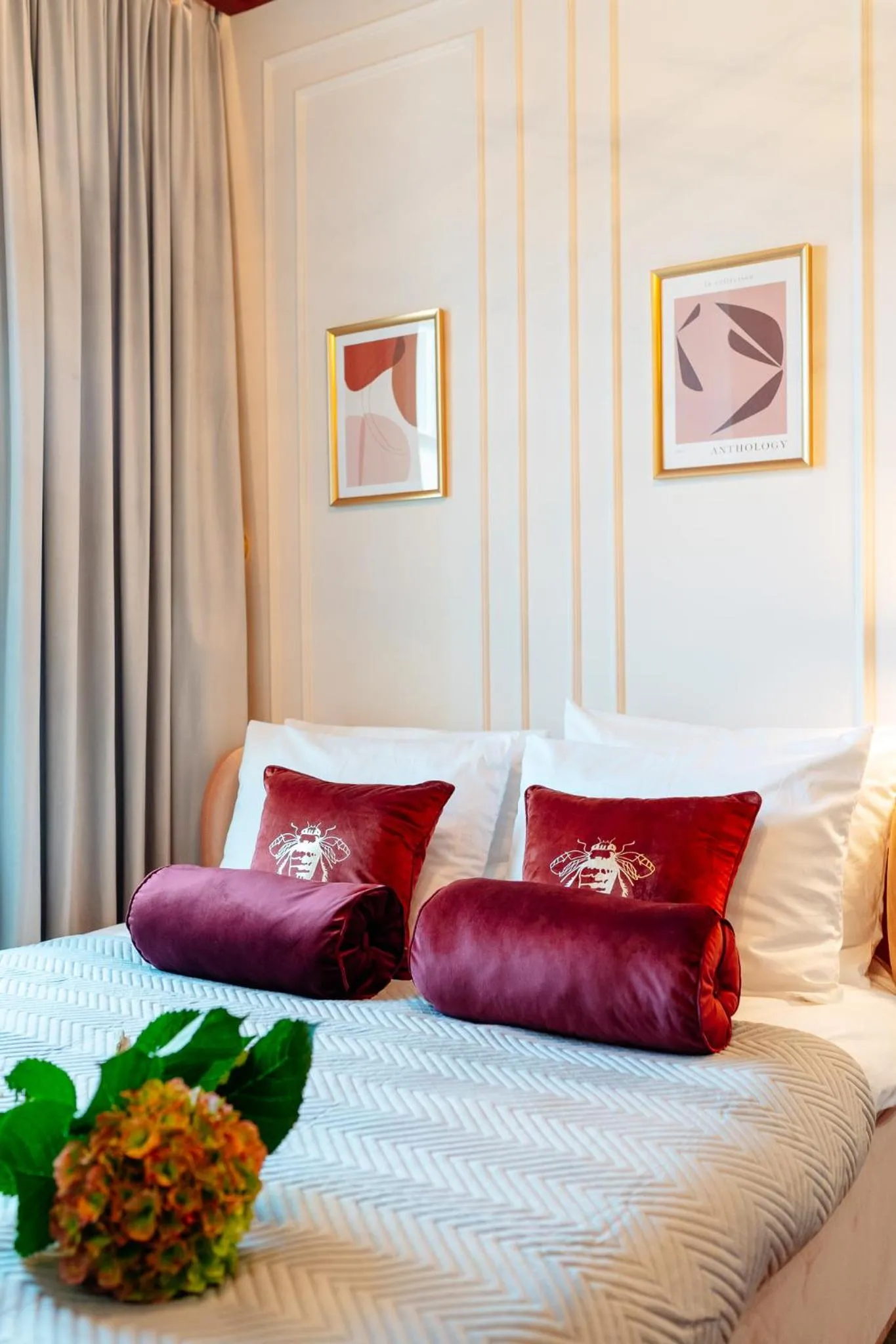 Bed in Warsaw Story - LoftAffair Collection