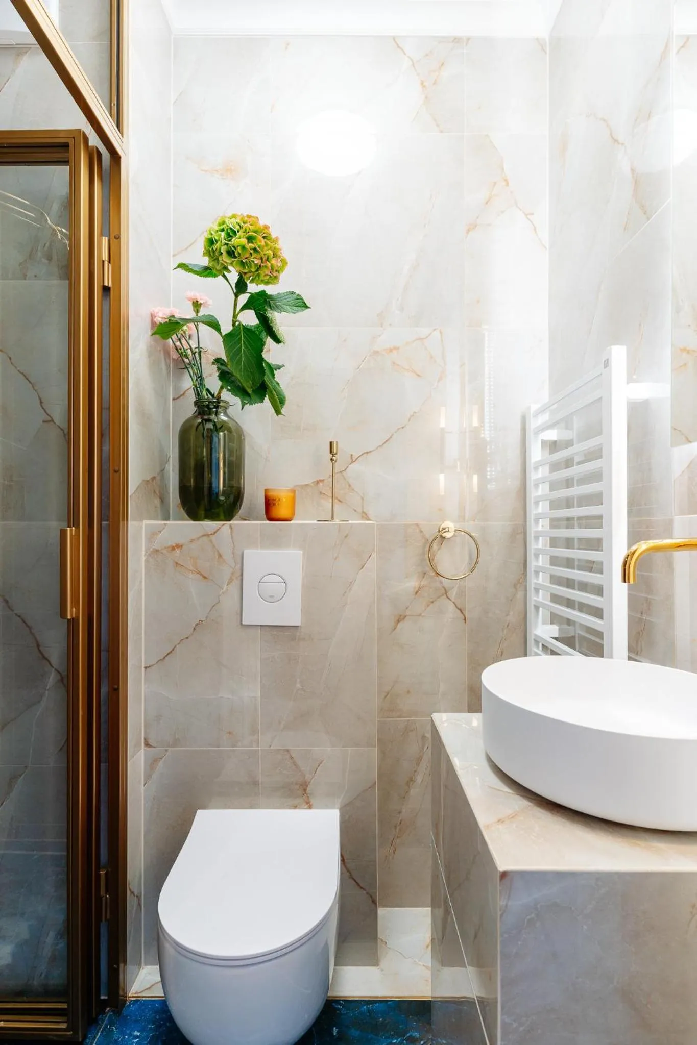 Shower in Warsaw Story - LoftAffair Collection