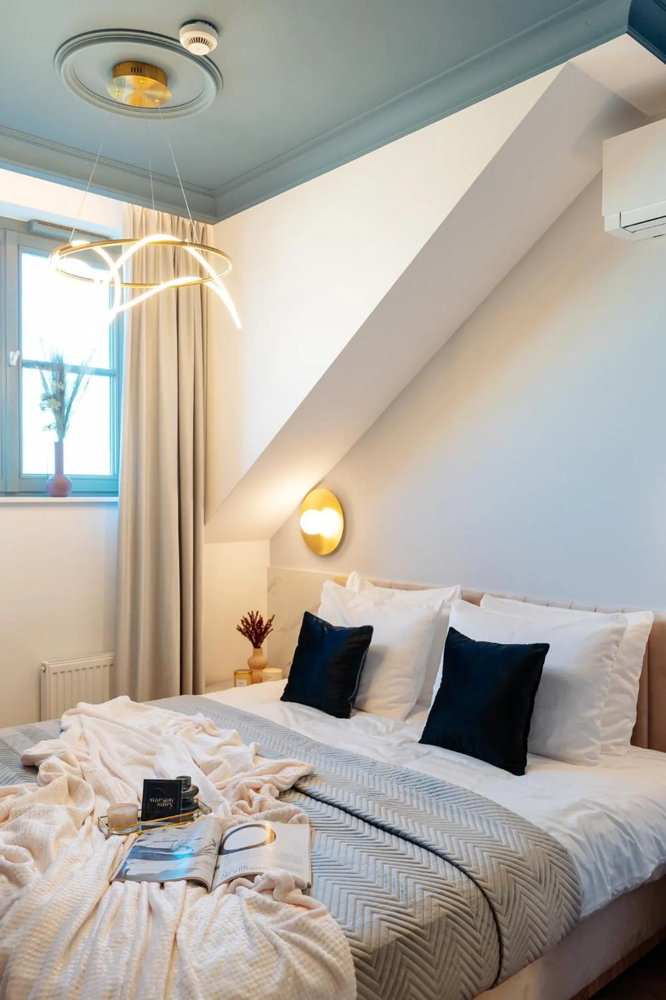 Bed in Warsaw Story - LoftAffair Collection