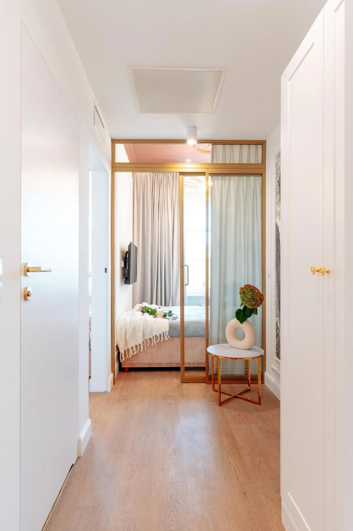 Photo of the whole room, Bed in Warsaw Story - LoftAffair Collection