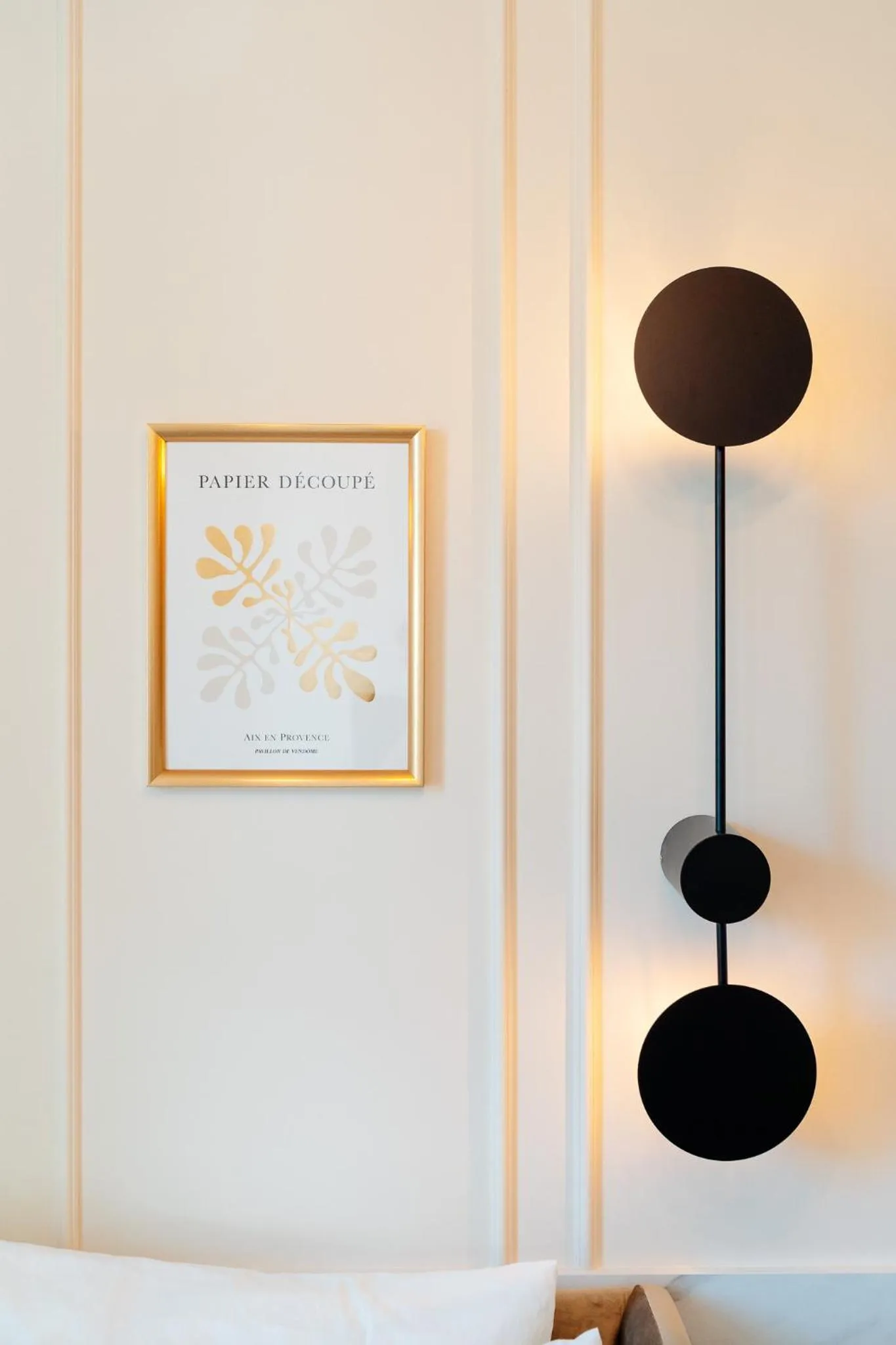 Decorative detail, Bed in Warsaw Story - LoftAffair Collection