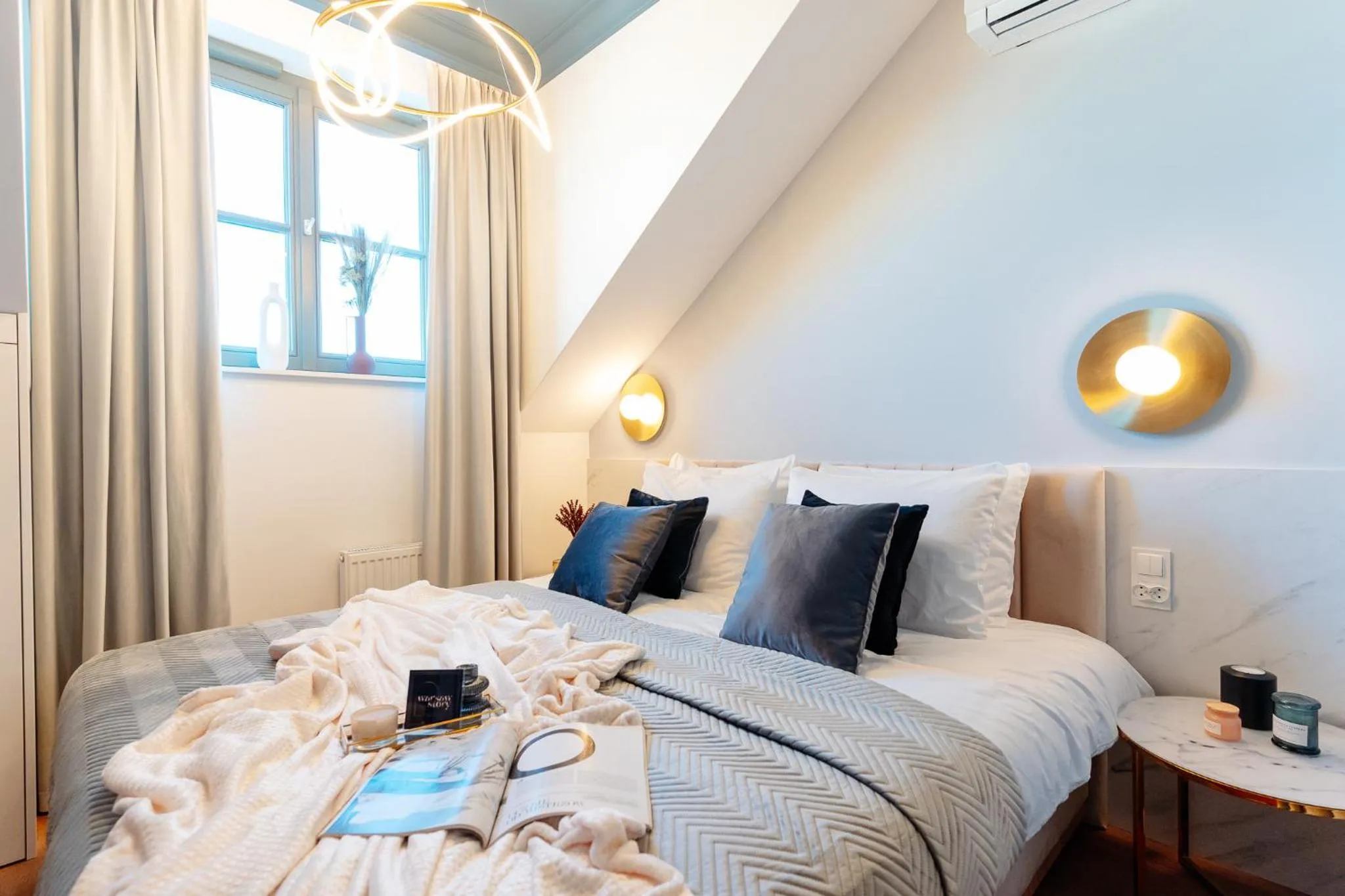 Bed in Warsaw Story - LoftAffair Collection