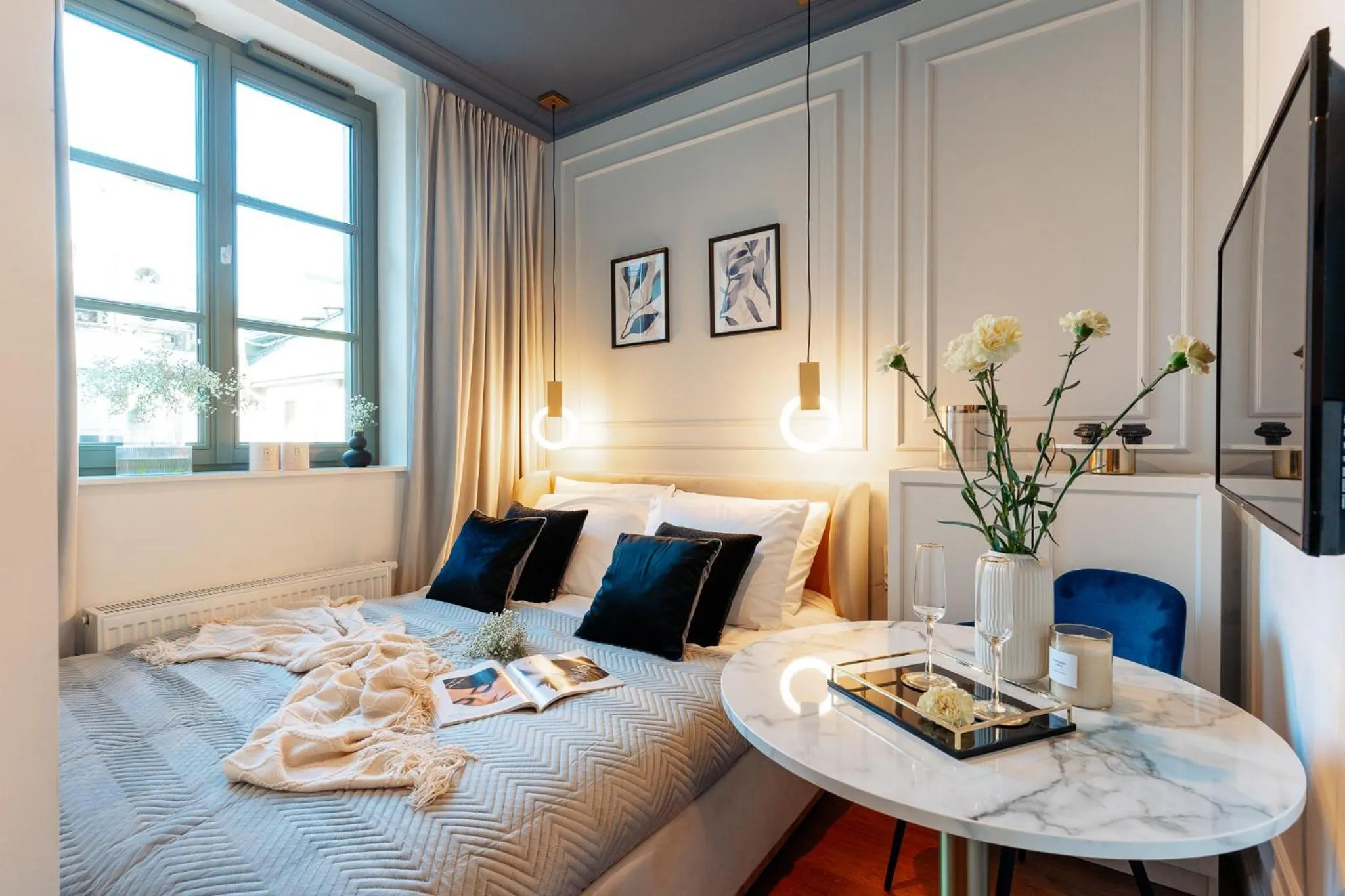 Photo of the whole room, Bed in Warsaw Story - LoftAffair Collection