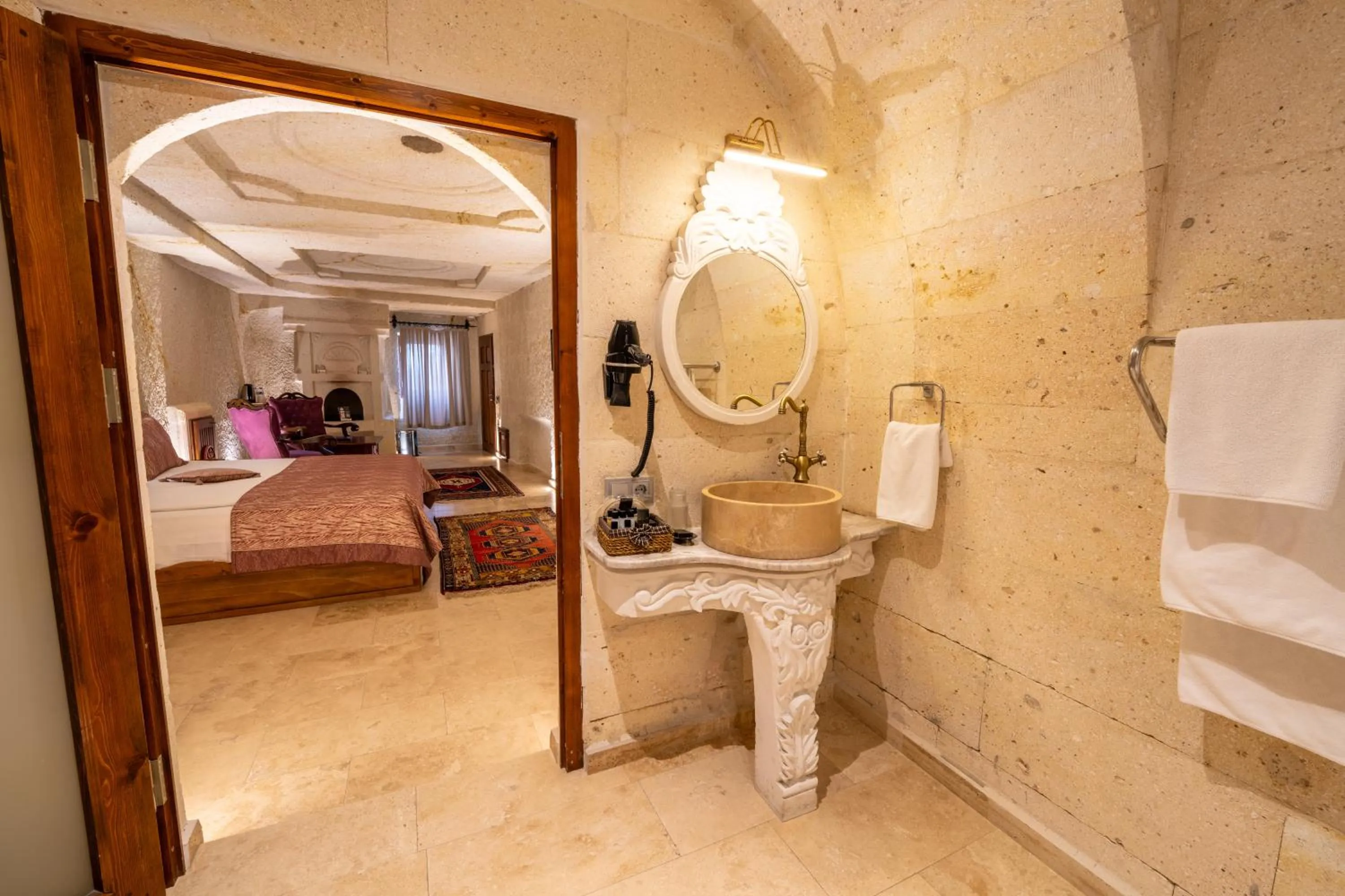 Bathroom, Bed in Cappadocia Sweet Cave