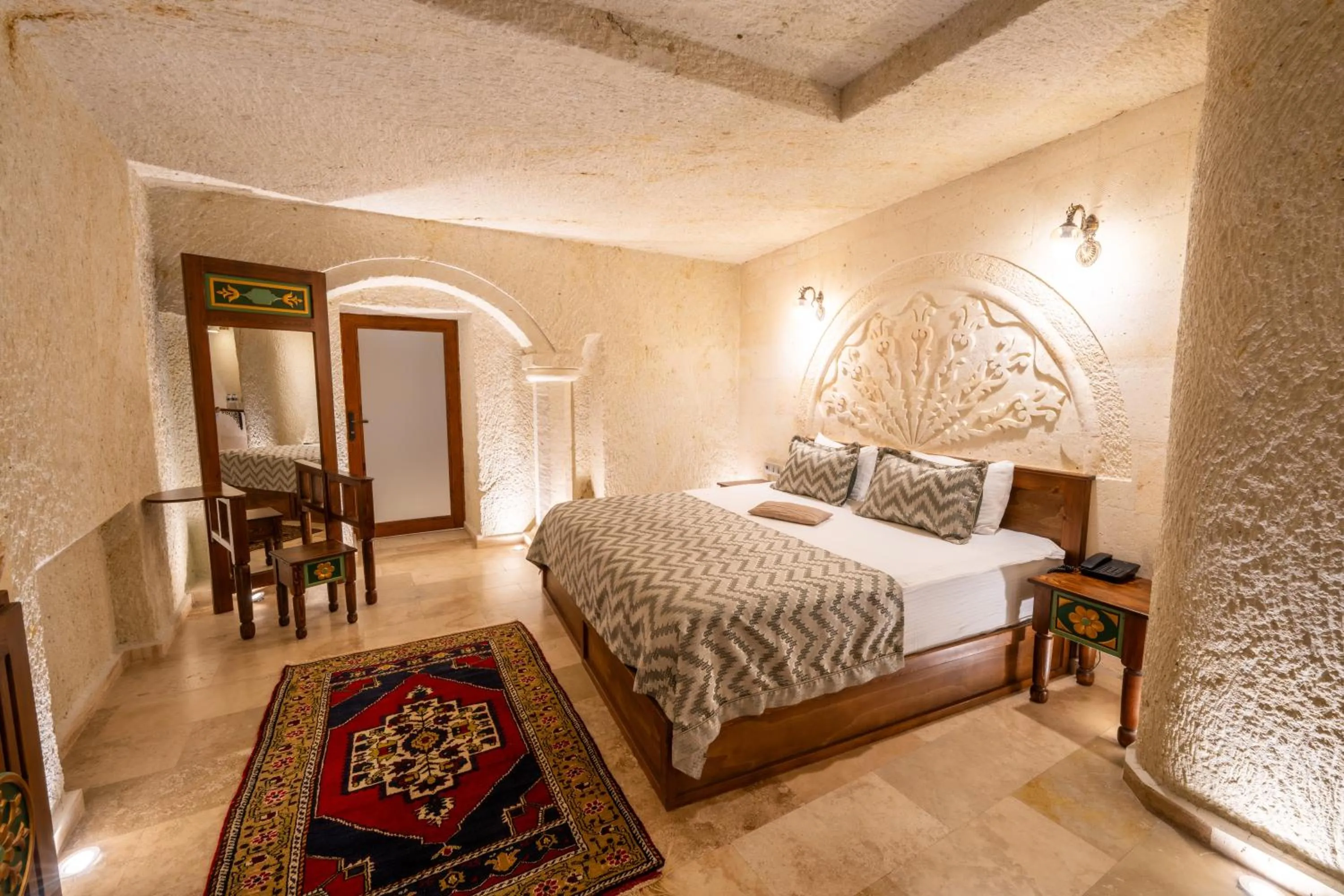 Photo of the whole room, Bed in Cappadocia Sweet Cave