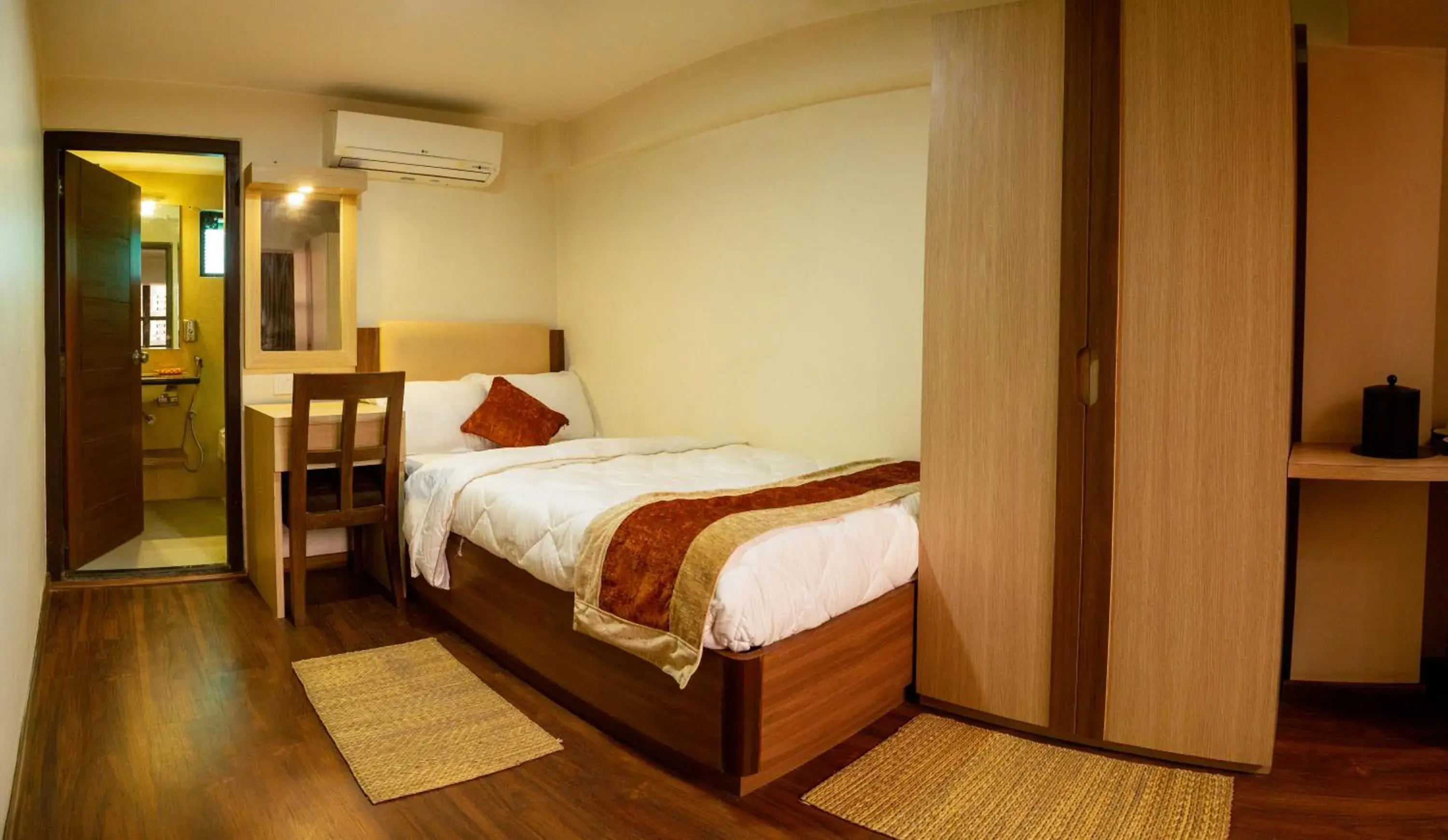 Standard Single Room - single occupancy in Hotel Traditional Standard Single Room - single occupancy in Hotel Traditional