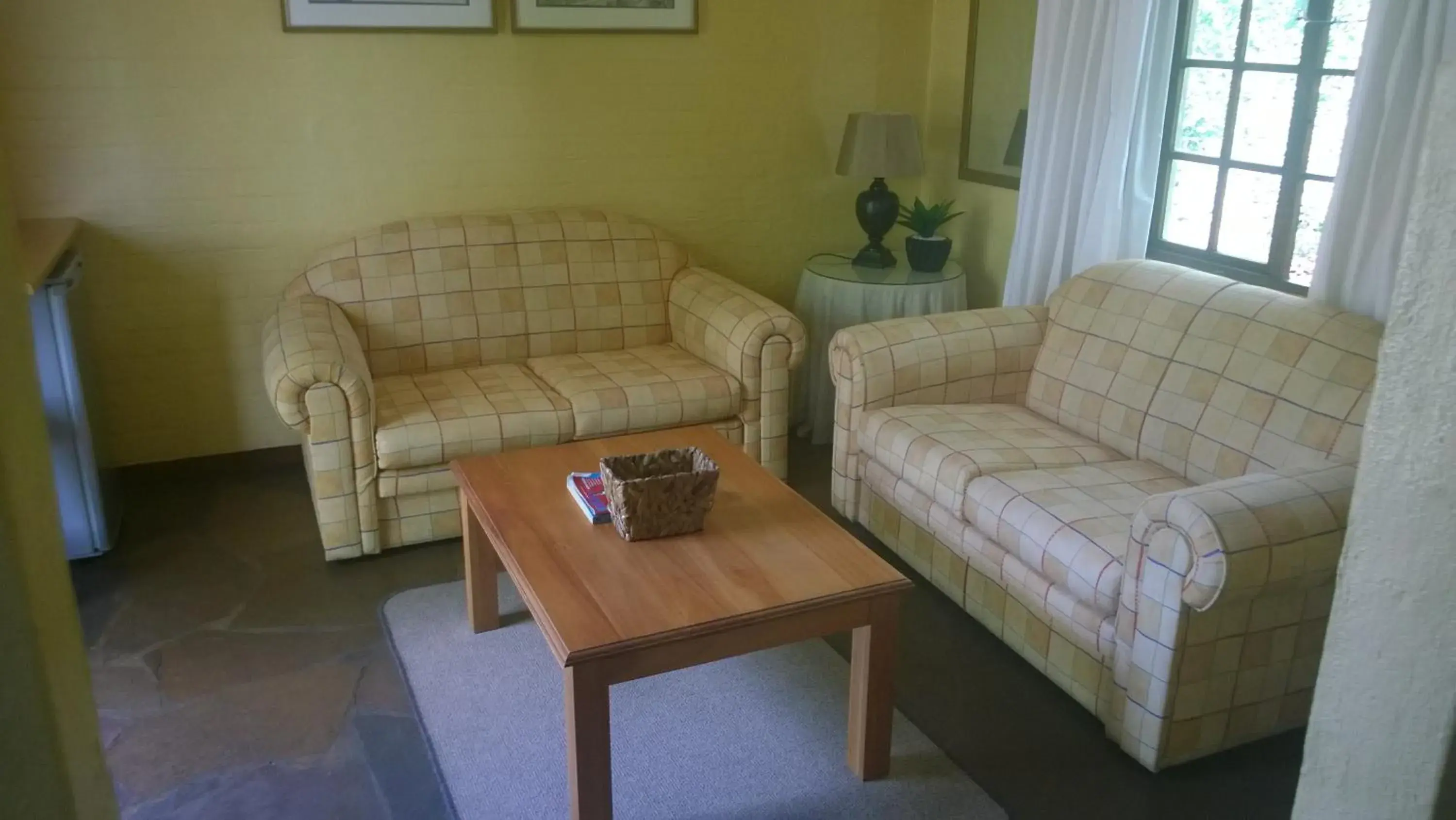 Living room in Ascot Inn Living room in Ascot Inn