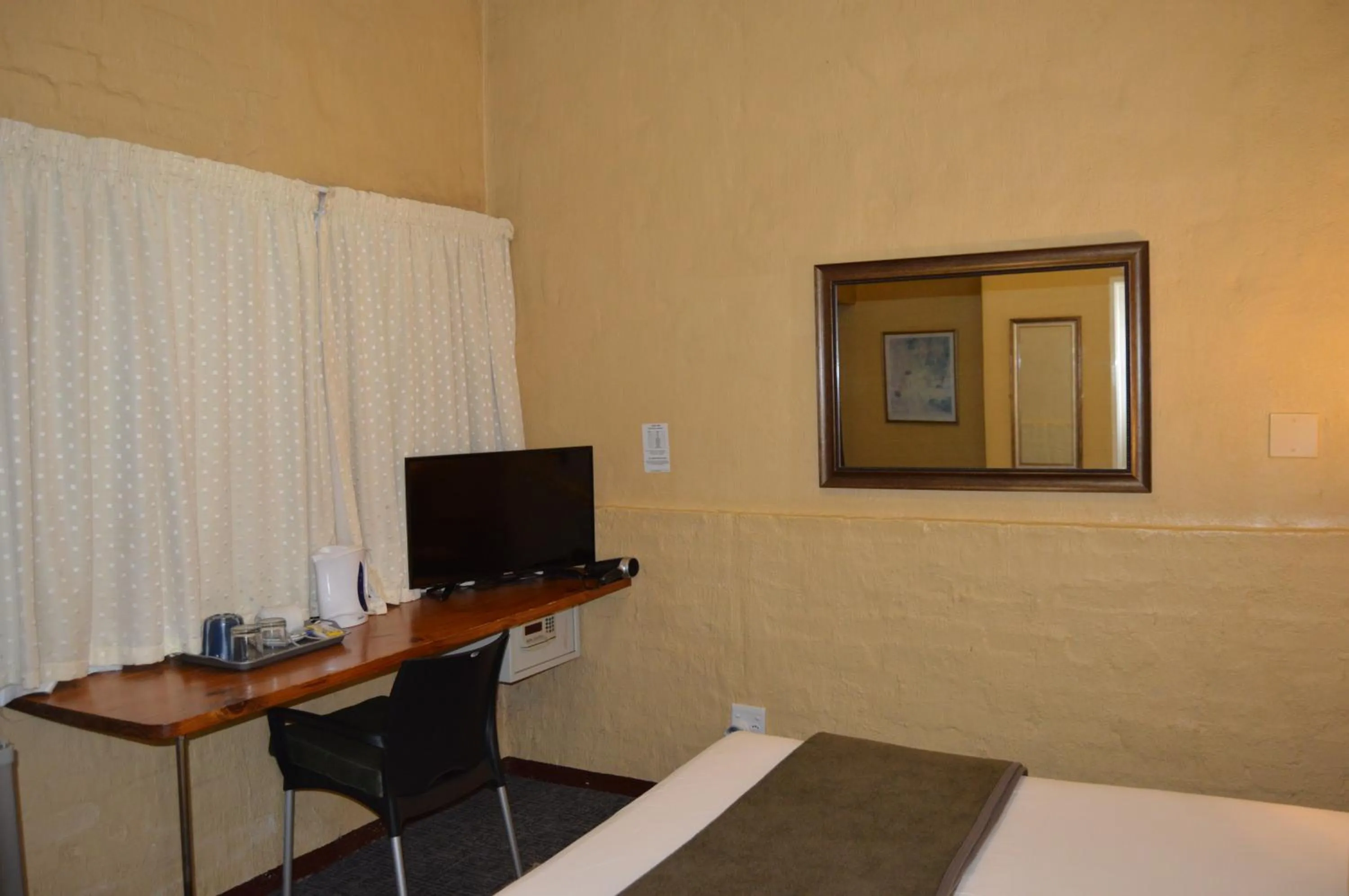 TV and multimedia, Bed in Ascot Inn