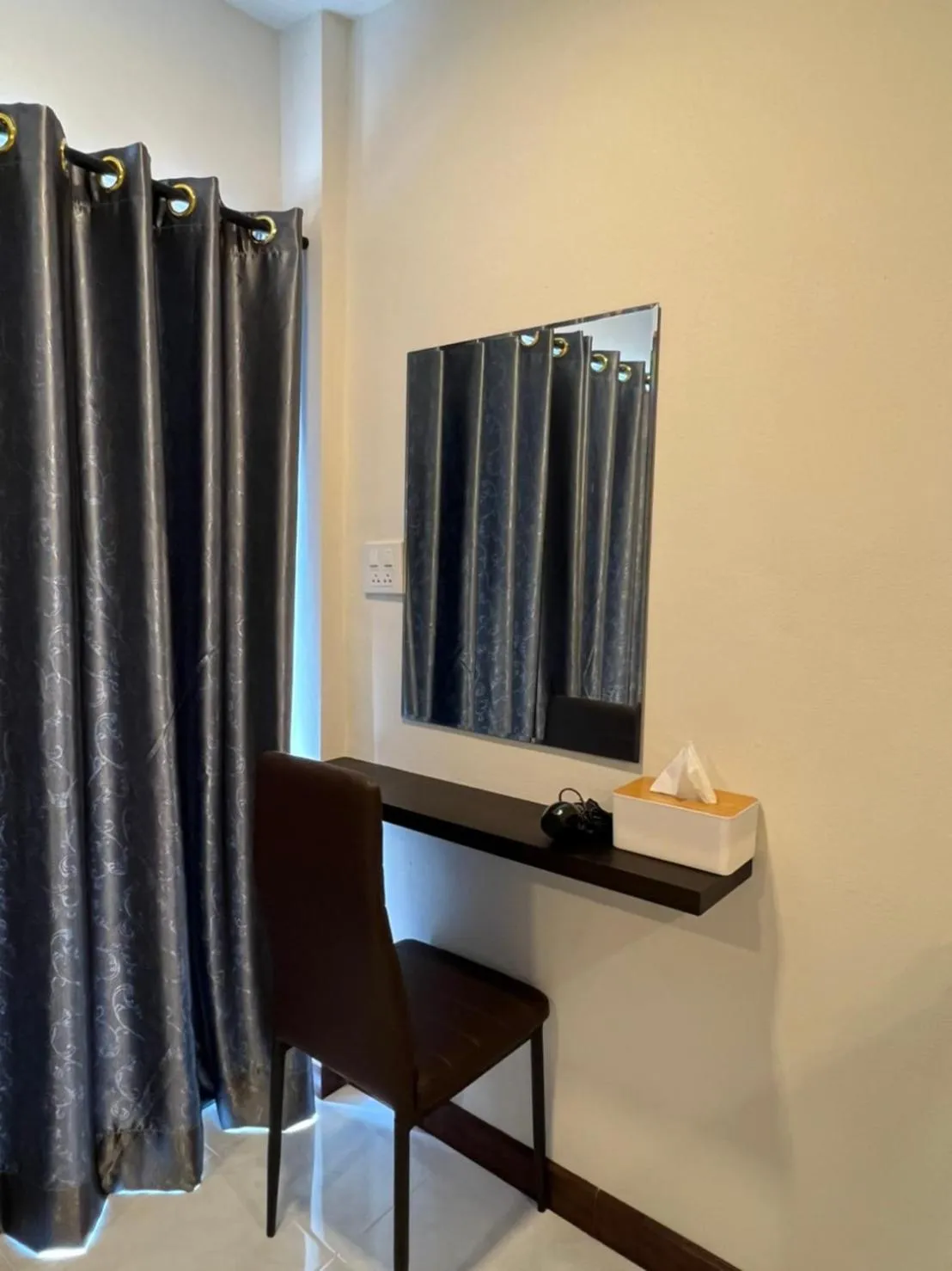 hair dresser in see-on place/สีอ่อนเพลส