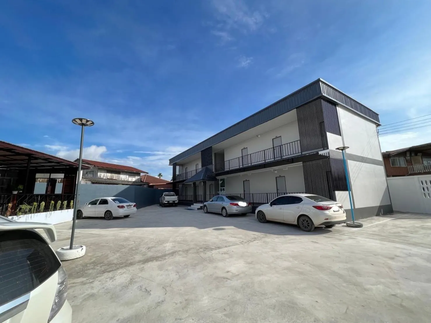 Parking in see-on place/สีอ่อนเพลส