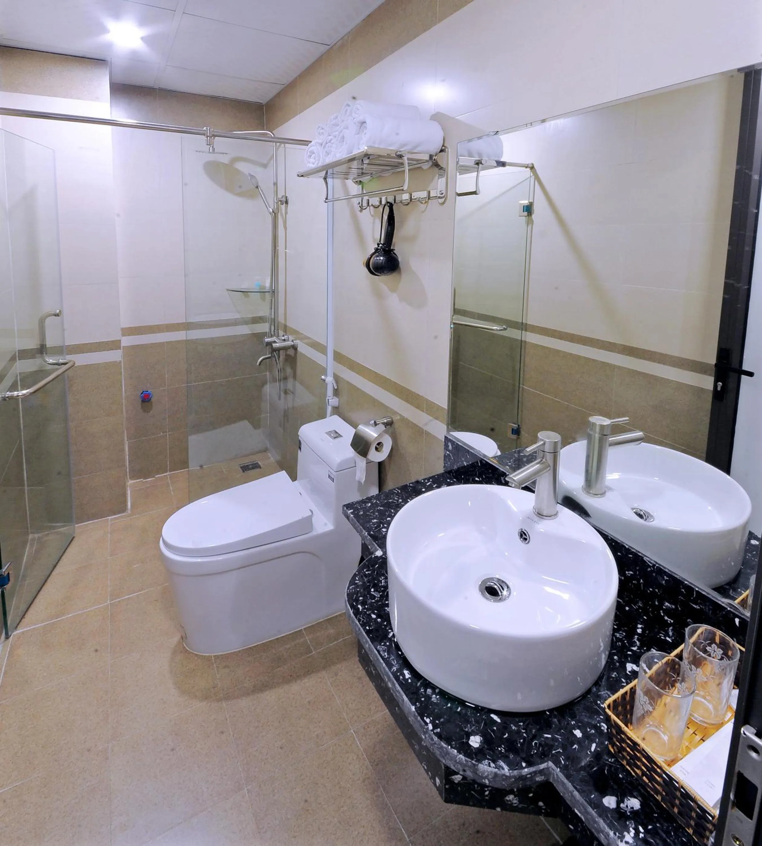 Bathroom in Van Giang Hotel