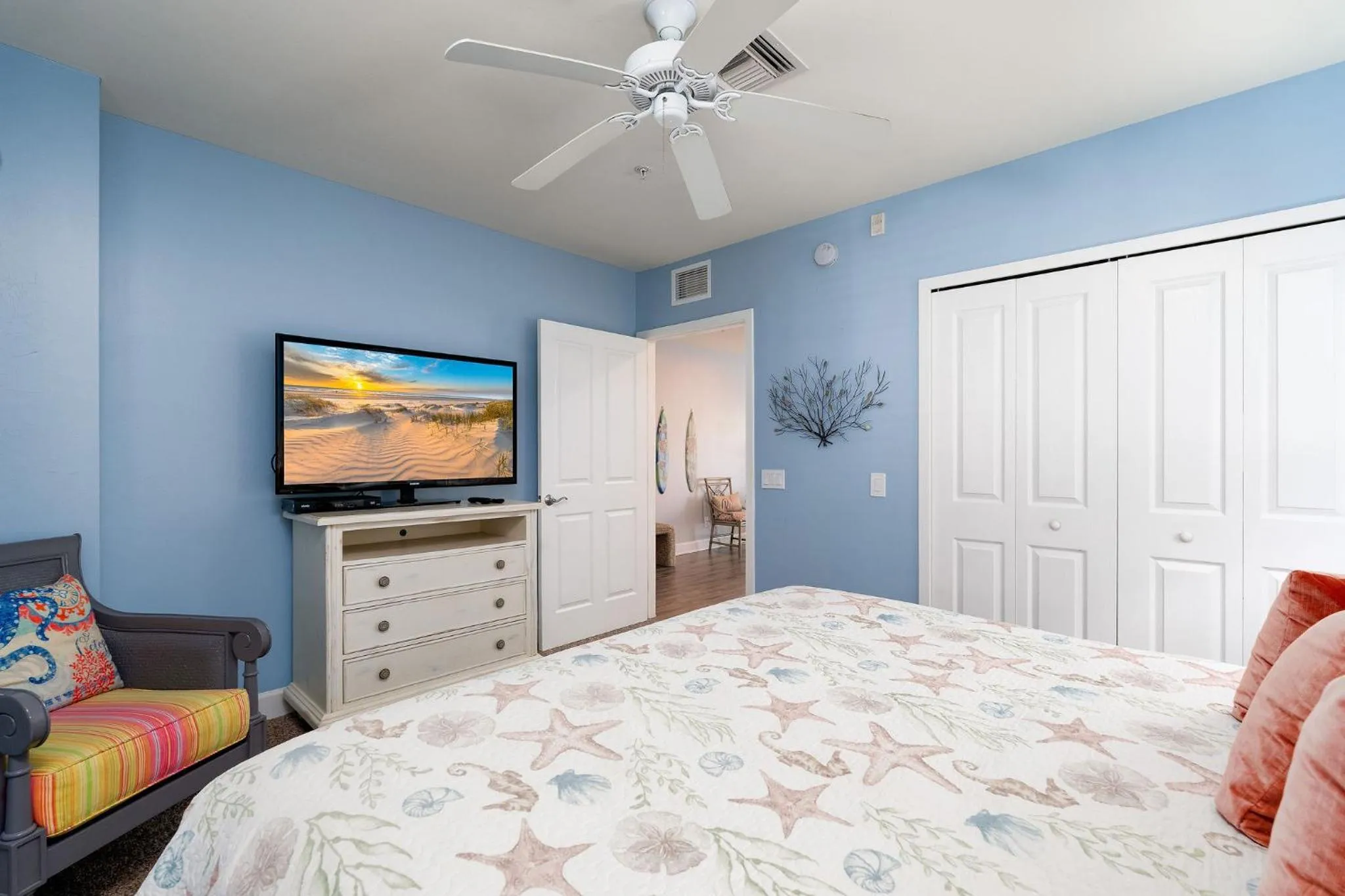 Bed in Harbour House at the Inn 207