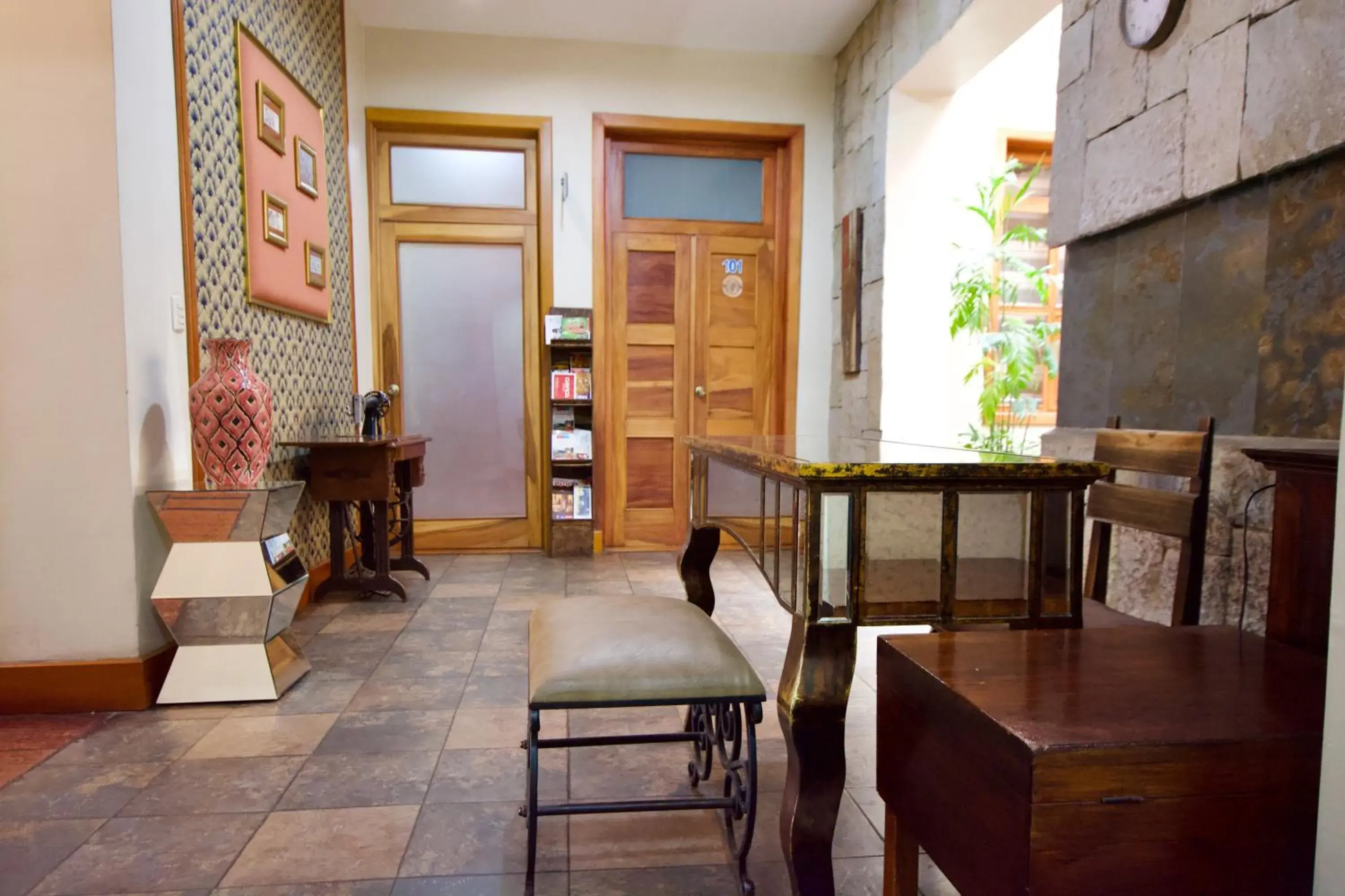 Lobby or reception in Pepe's House Cuenca I Hotel & Boutique Hostel Lobby or reception in Pepe's House Cuenca I Hotel & Boutique Hostel