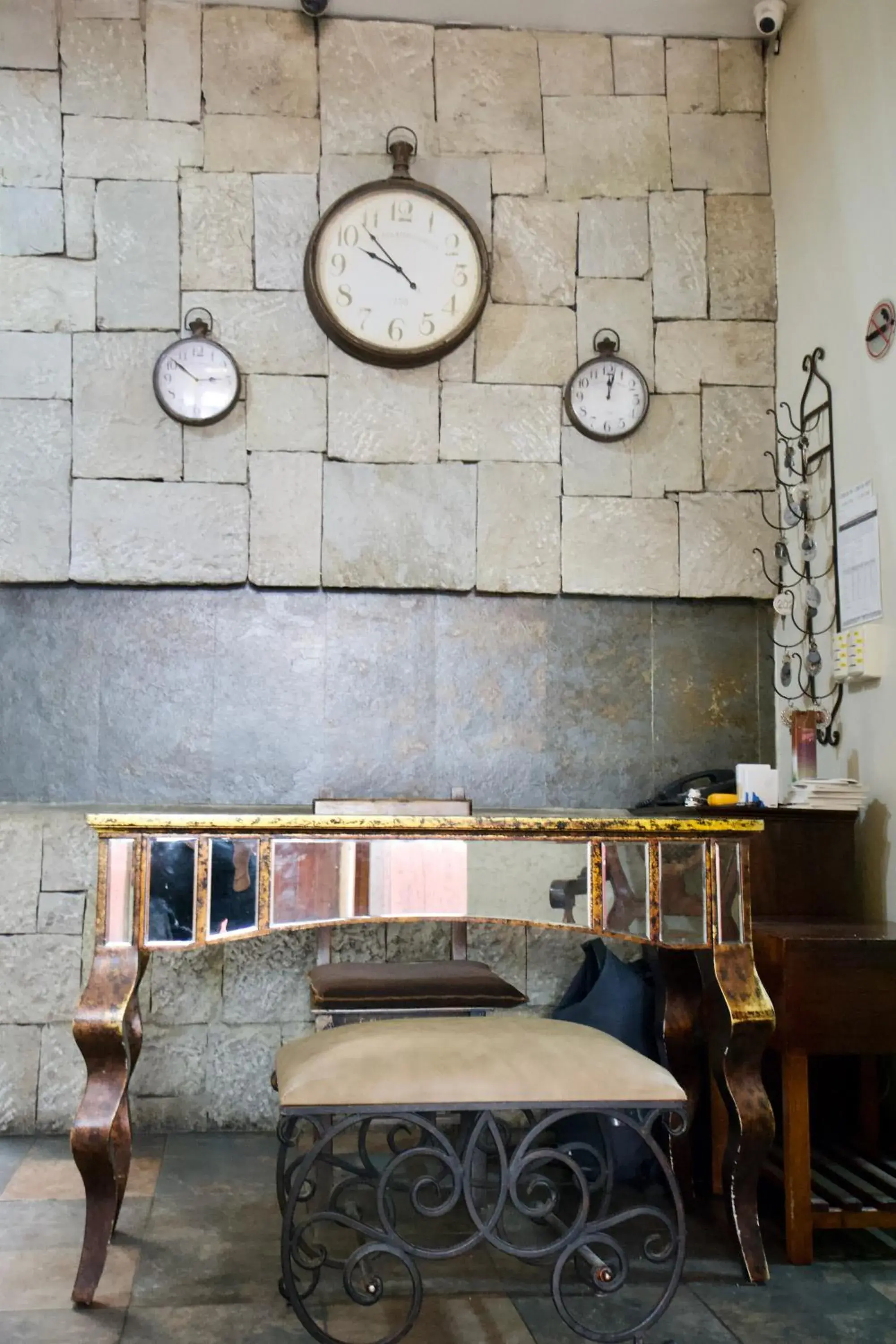 Lobby or reception in Pepe's House Cuenca I Hotel & Boutique Hostel Lobby or reception in Pepe's House Cuenca I Hotel & Boutique Hostel