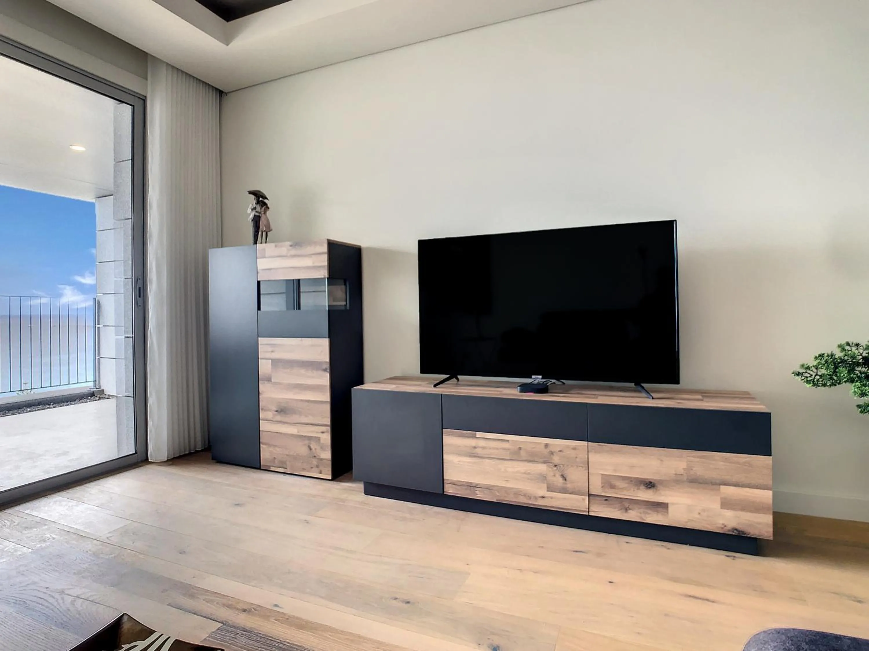 Communal lounge/ TV room in The Best Sea View Apartment by LovelyStay