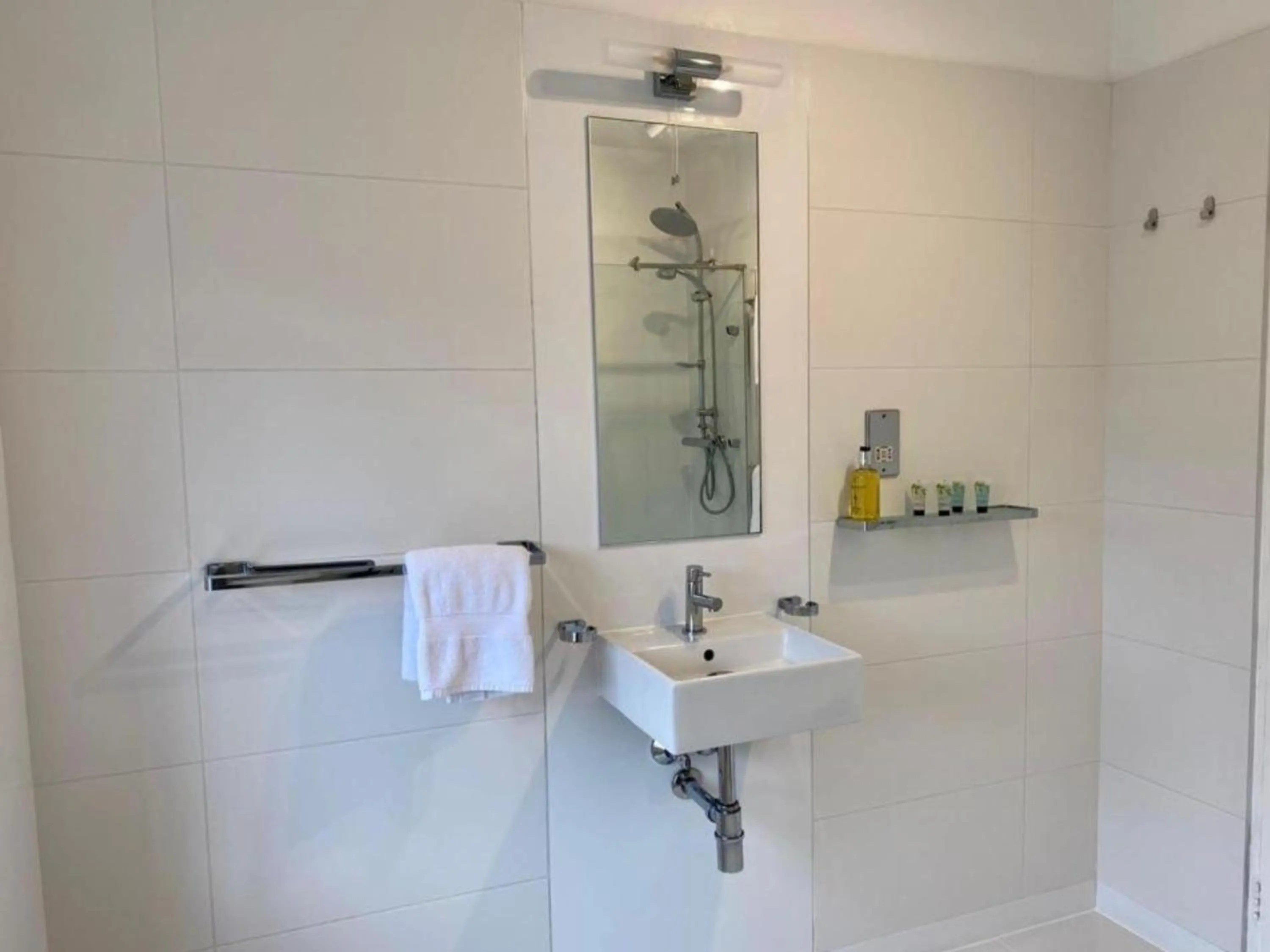 Bathroom in Sun Street Aparthotel