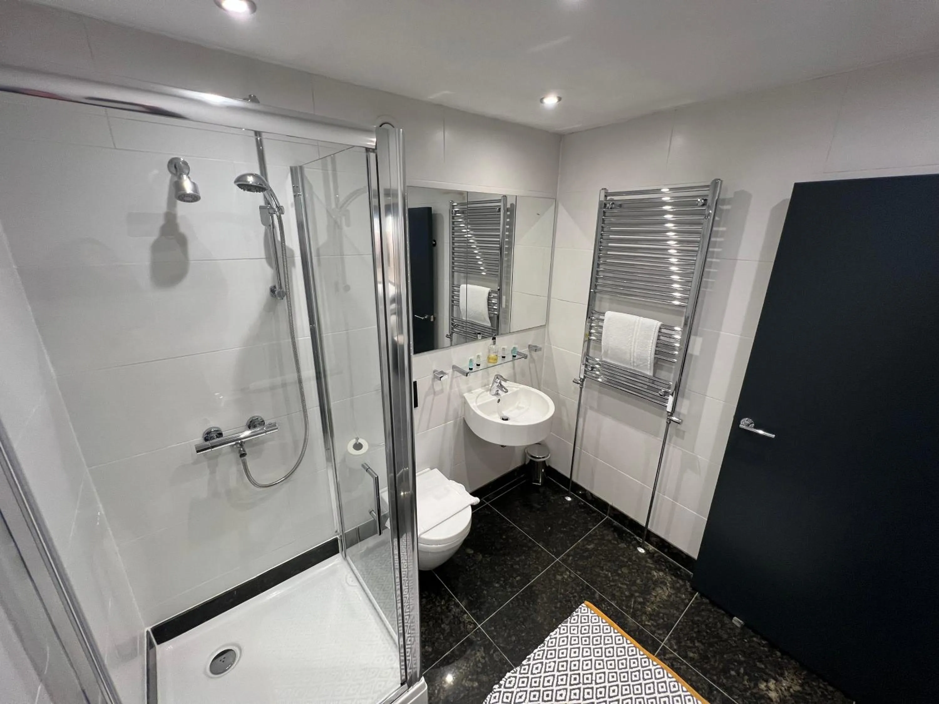 Shower in Sun Street Aparthotel