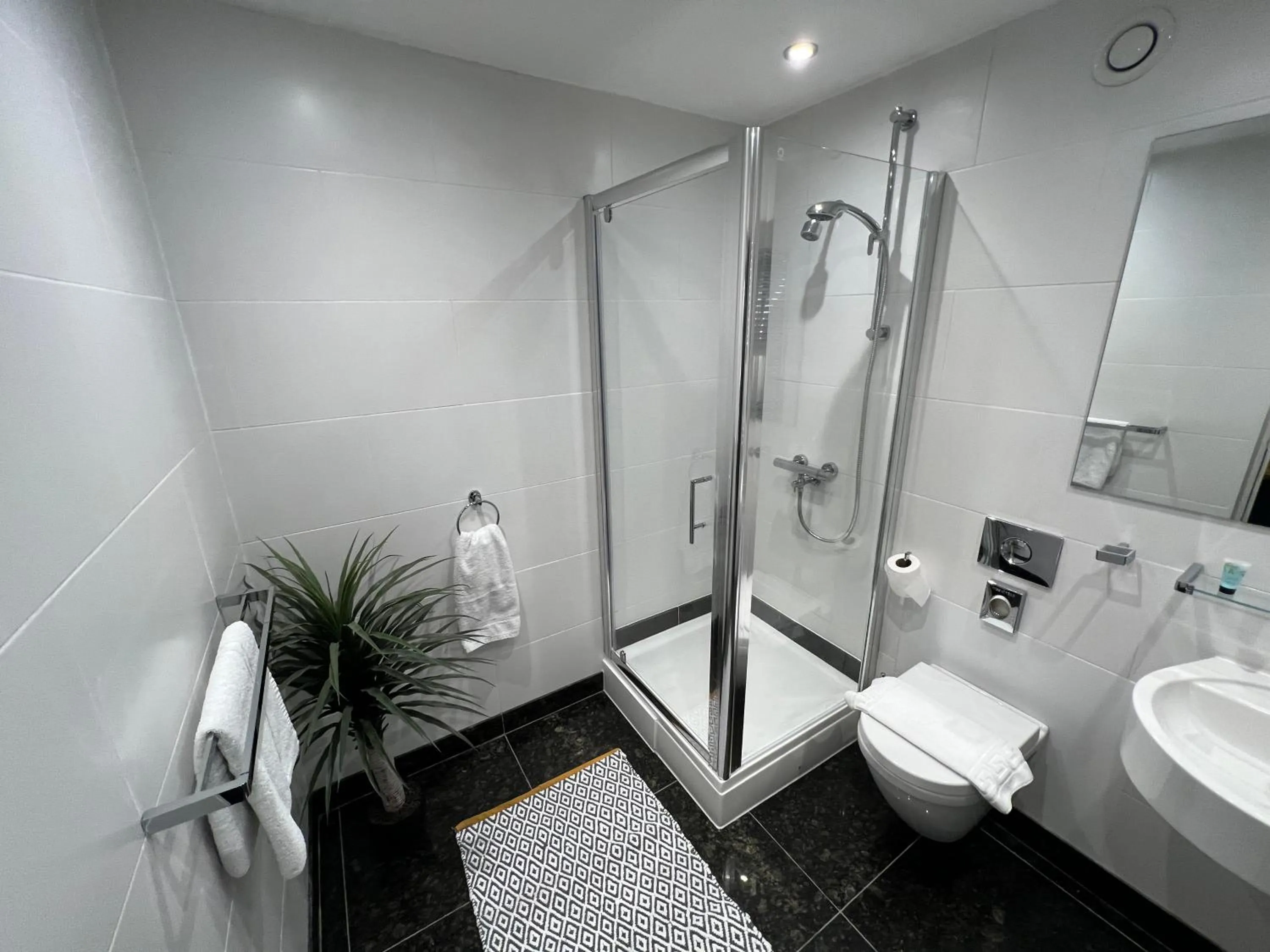 Shower in Sun Street Aparthotel