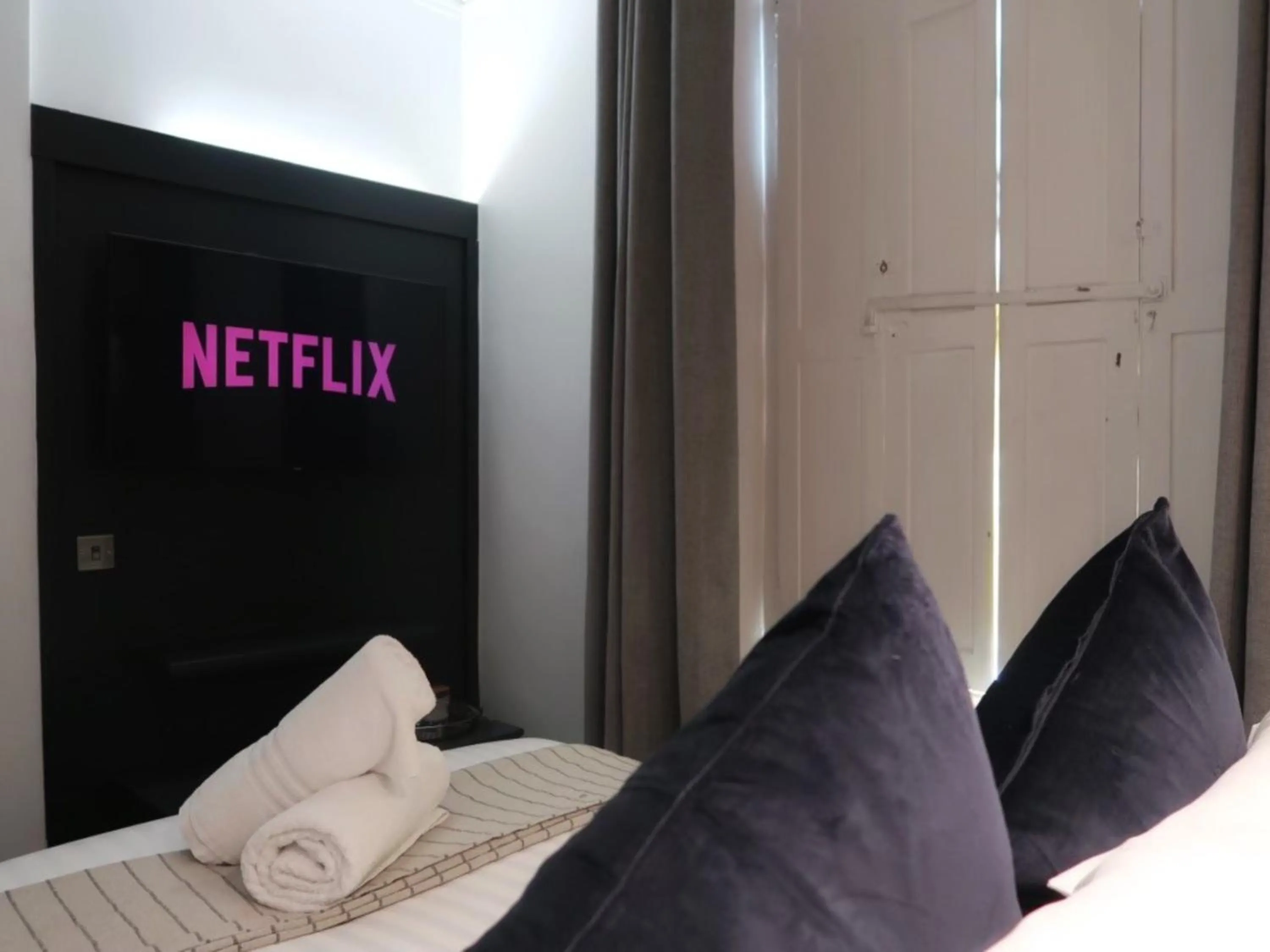 Bedroom, Bed in Sun Street Aparthotel