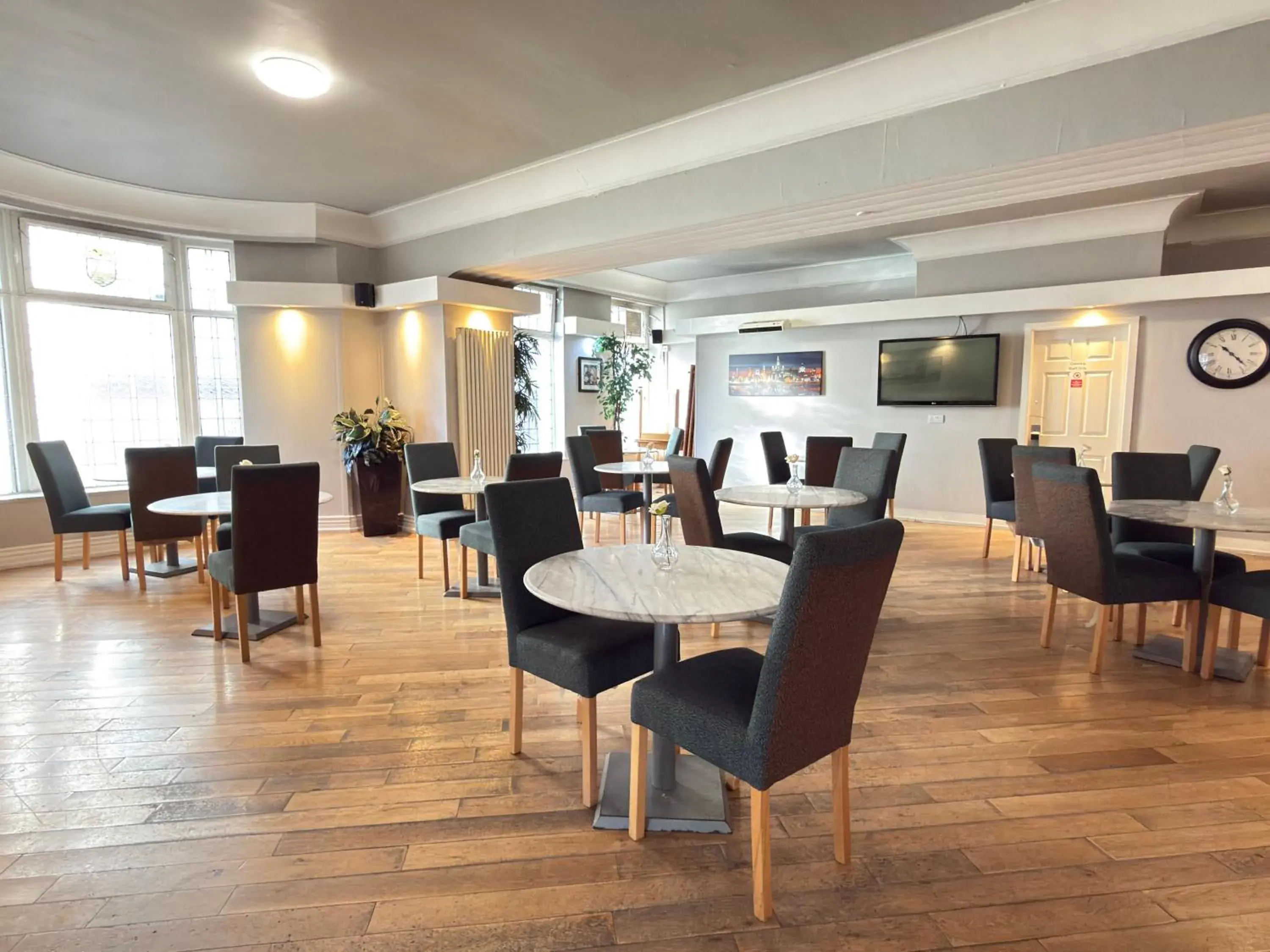 Dining area in Lord Nelson Hotel by Compass Hospitality Dining area in Lord Nelson Hotel by Compass Hospitality