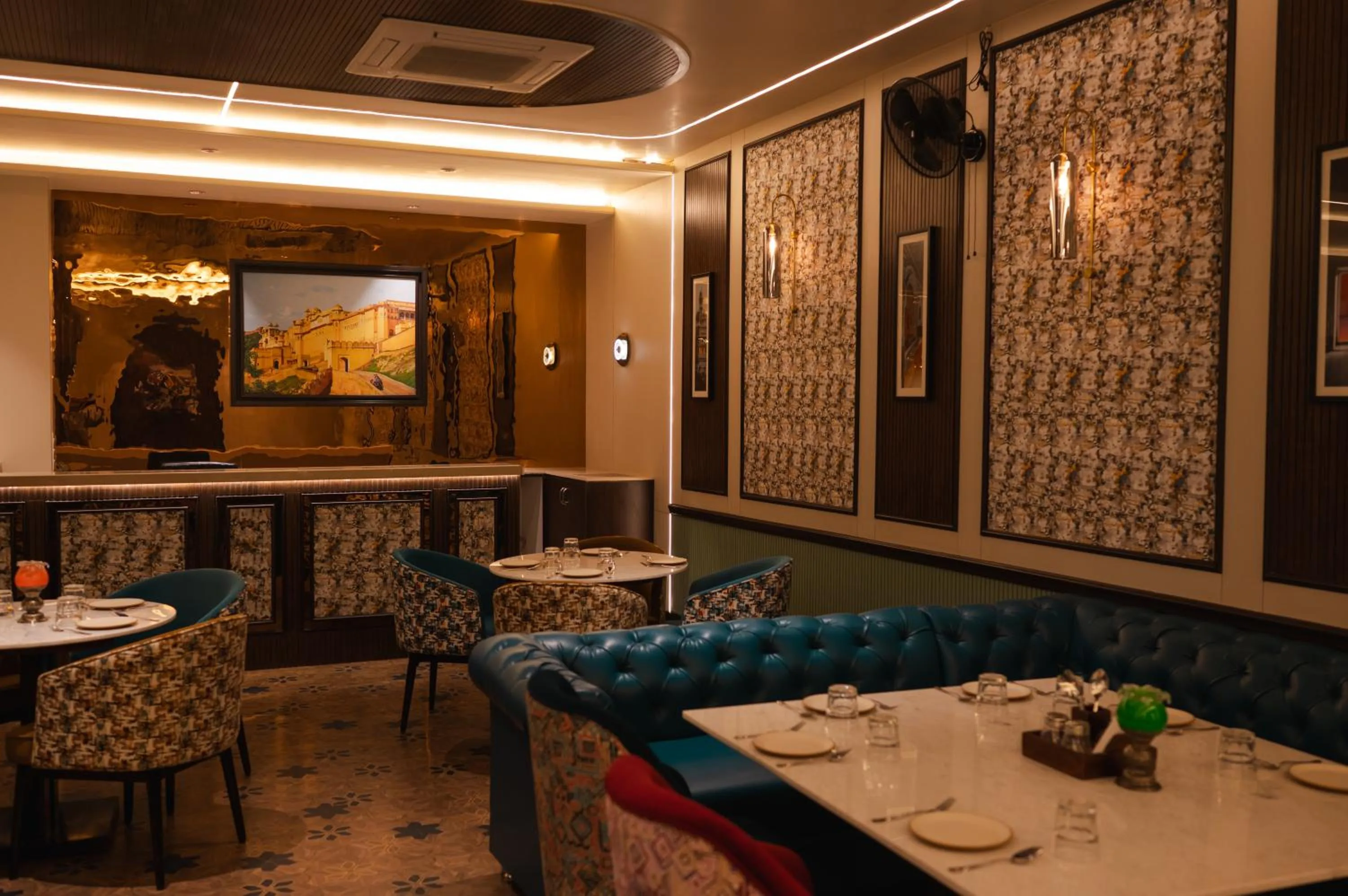 Restaurant/places to eat in Hotel Prime Safari