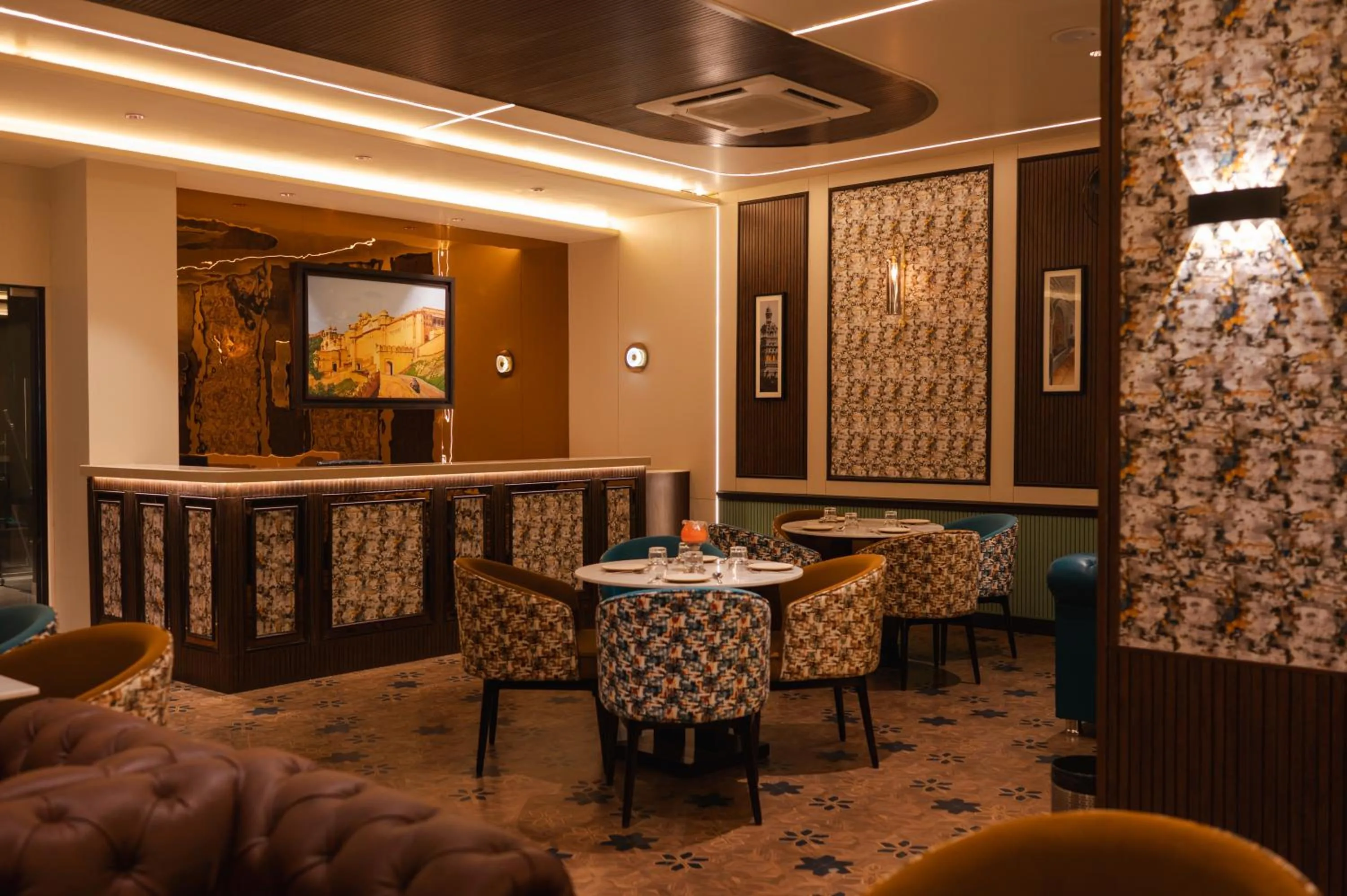 Restaurant/places to eat in Hotel Prime Safari