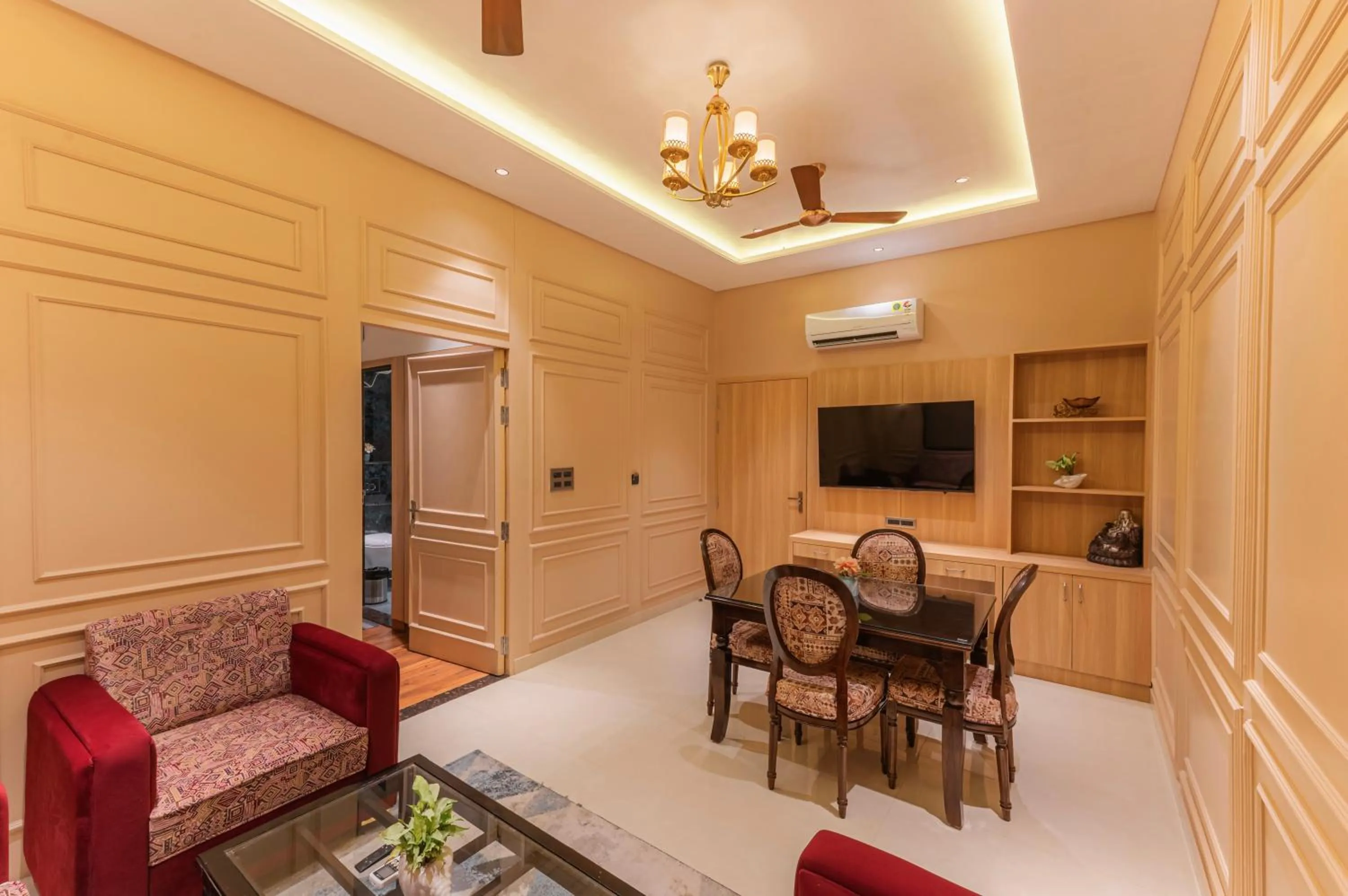 Dining area in Hotel Prime Safari