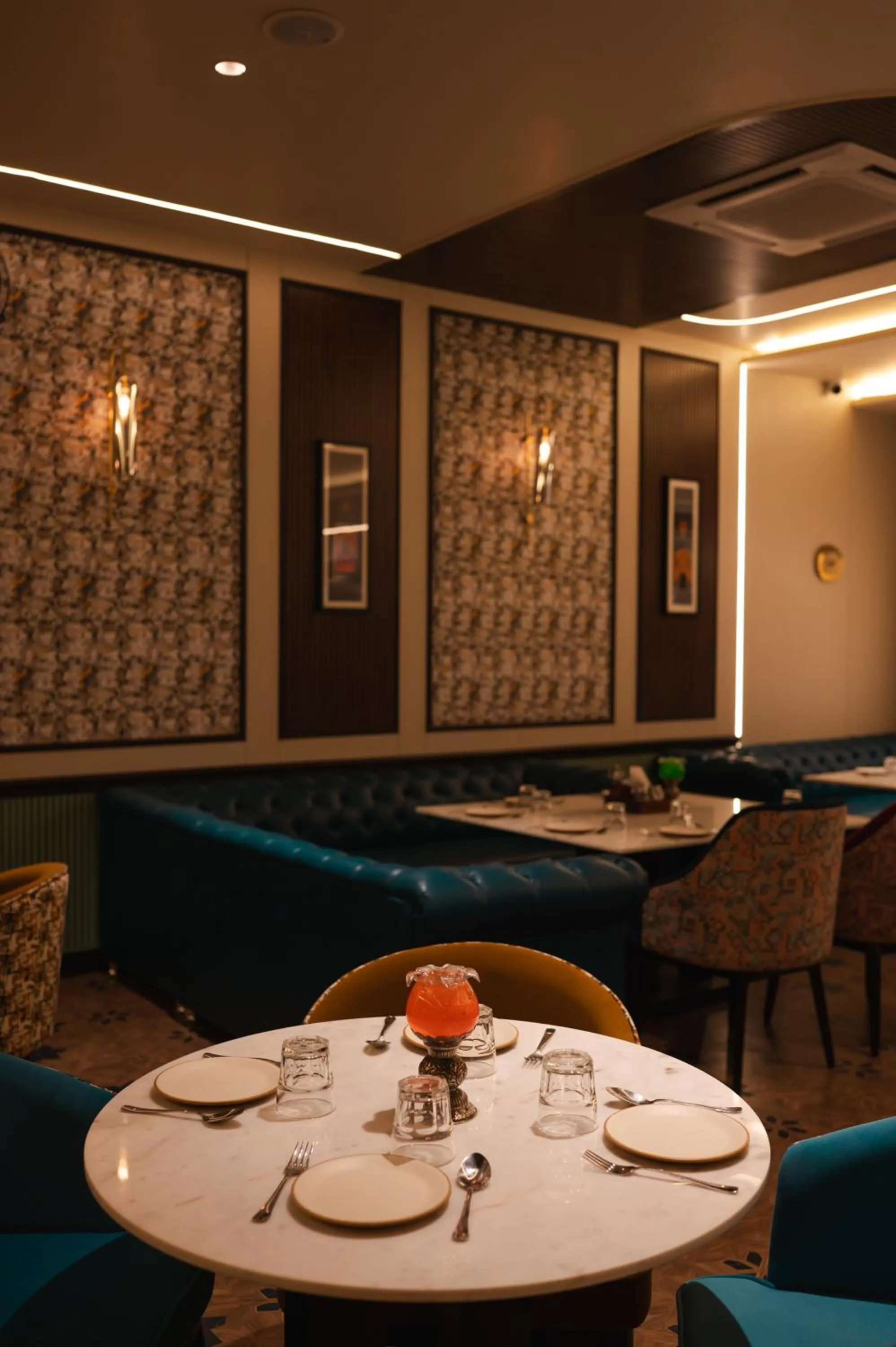 Restaurant/places to eat in Hotel Prime Safari