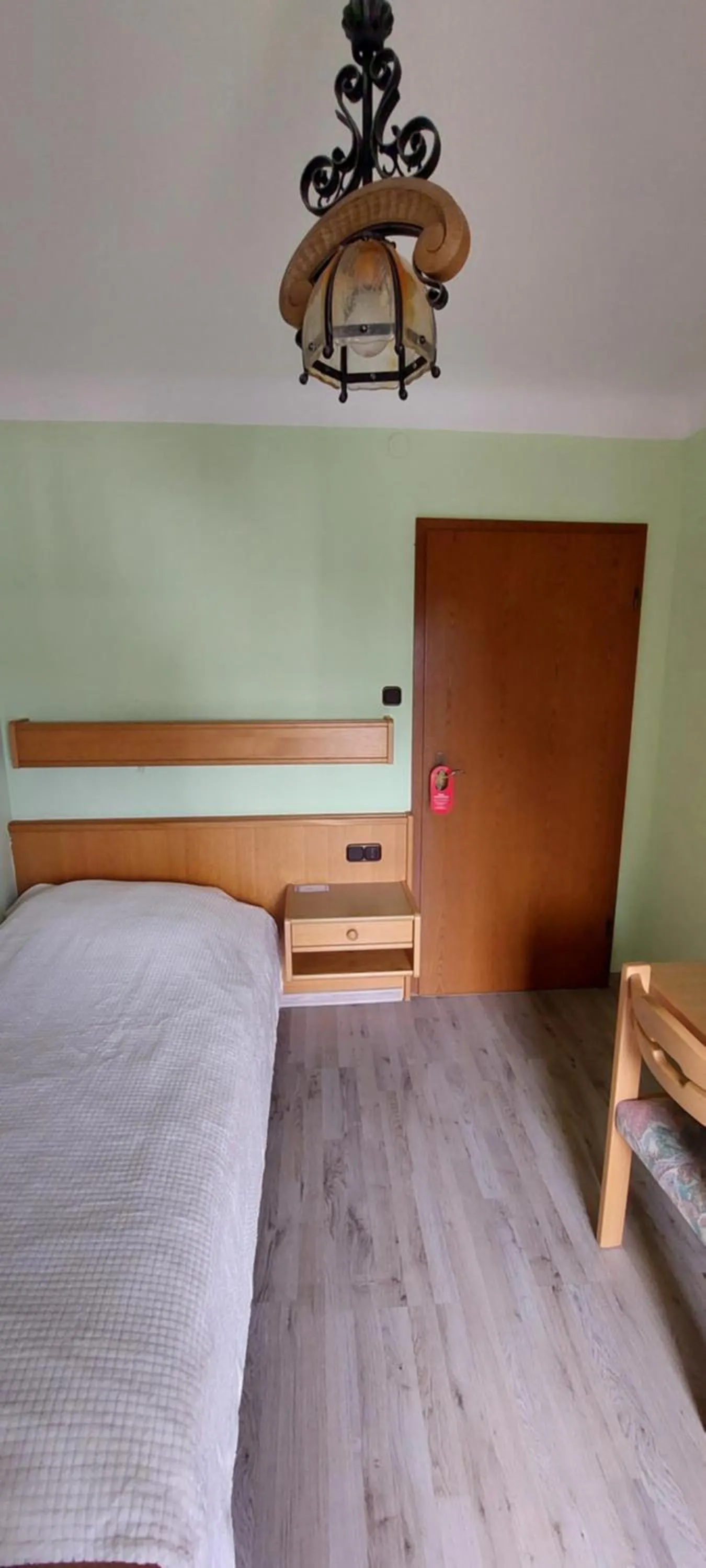 Bed in Black Bear Bikers Pub-Hotel