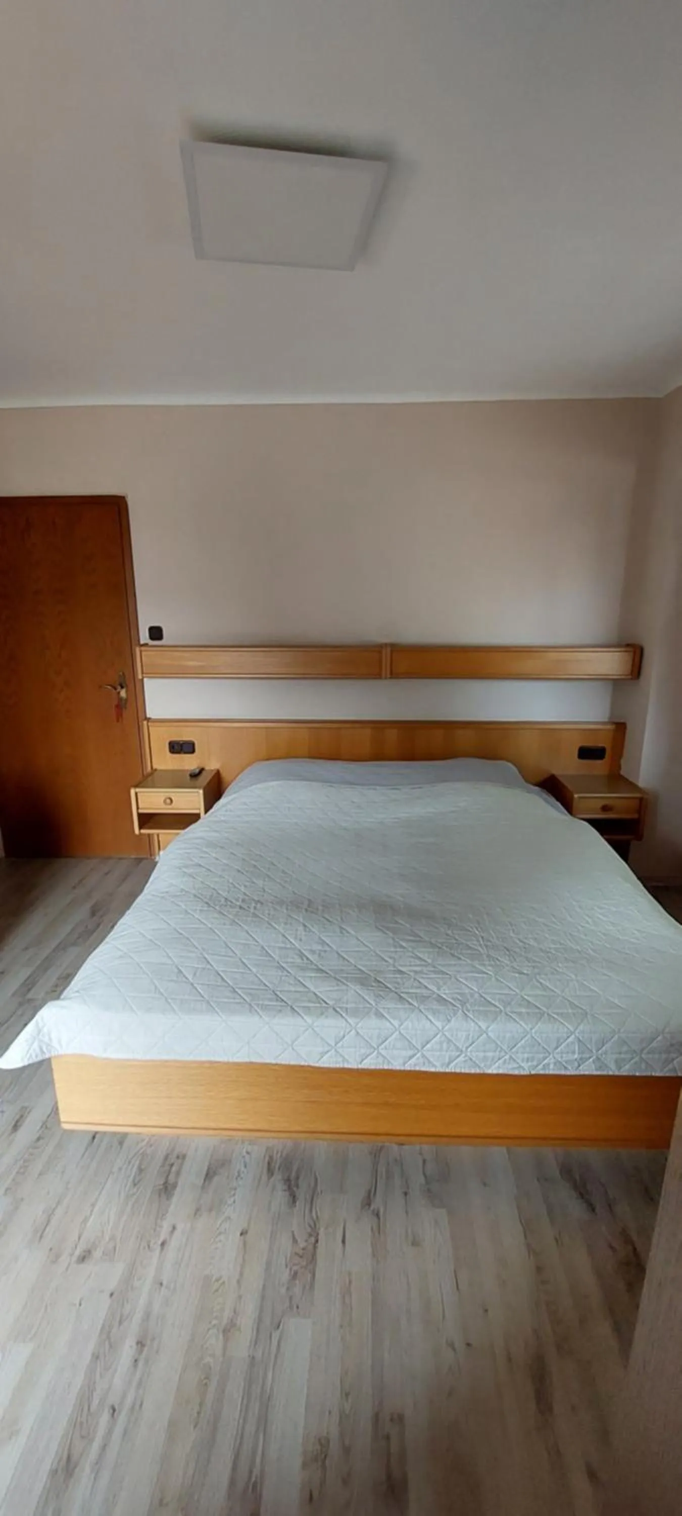 Bed in Black Bear Bikers Pub-Hotel