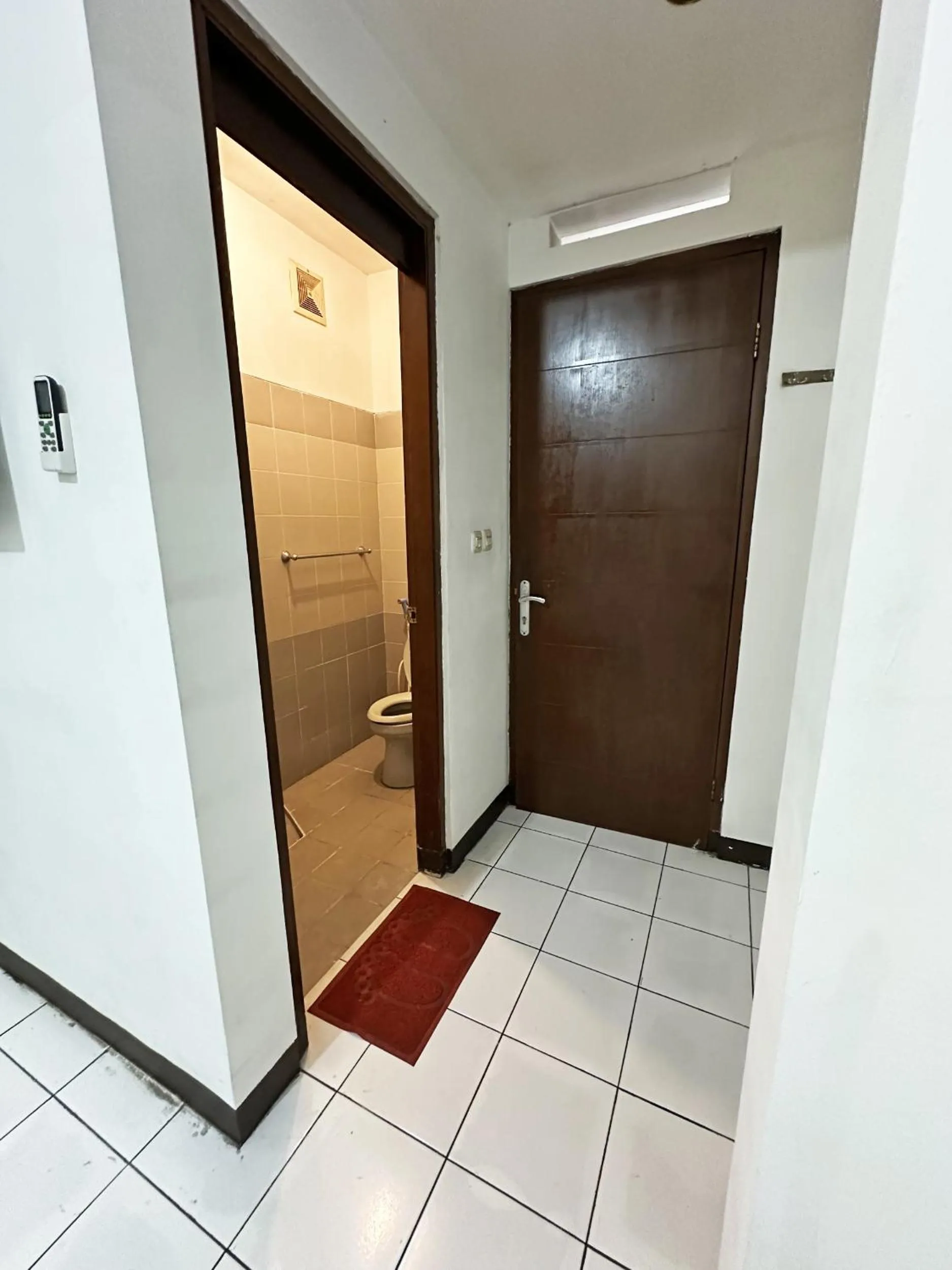 Bathroom in OYO 1608 Feby Maisonatte