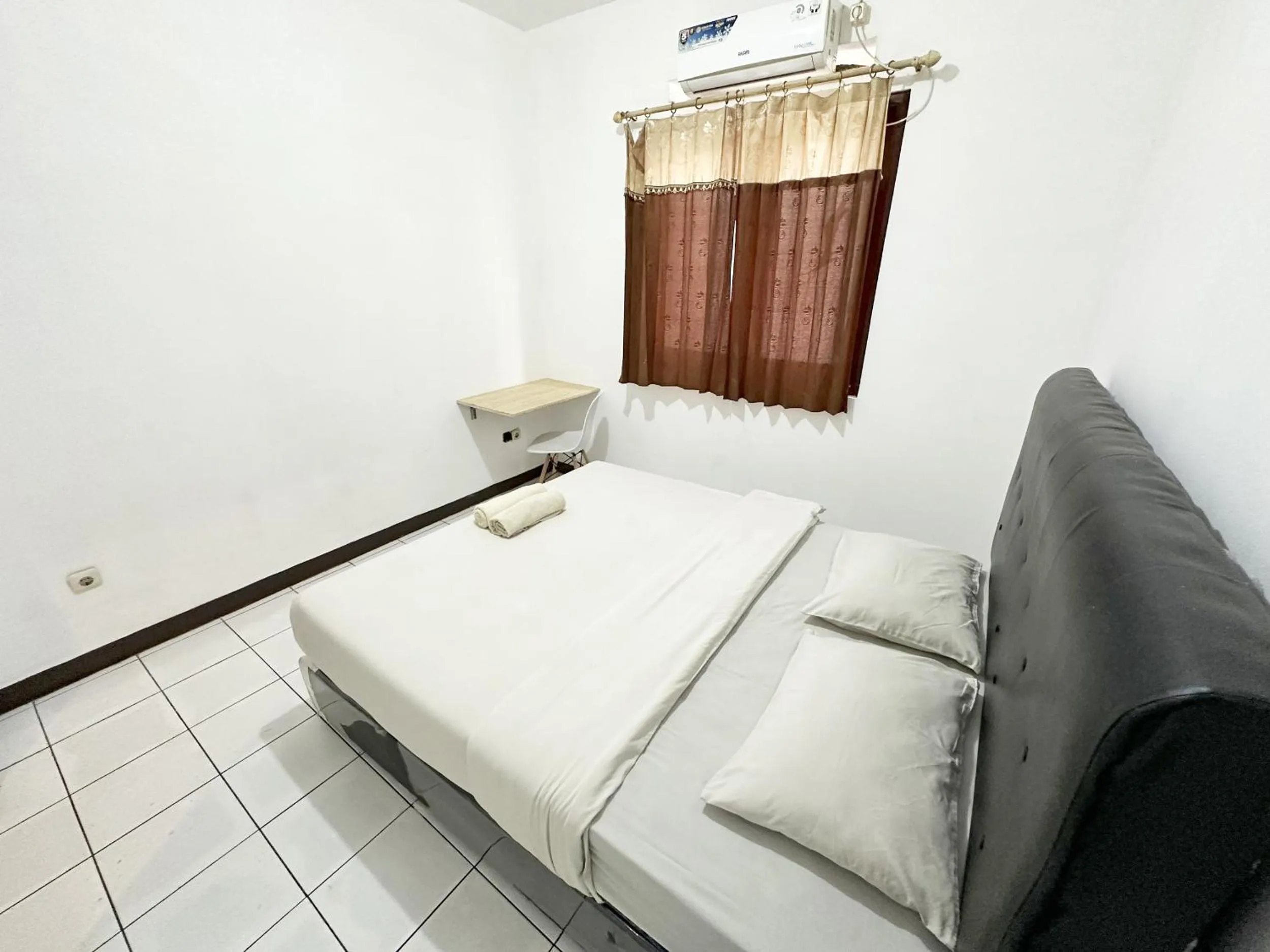 Bedroom, Bed in OYO 1608 Feby Maisonatte