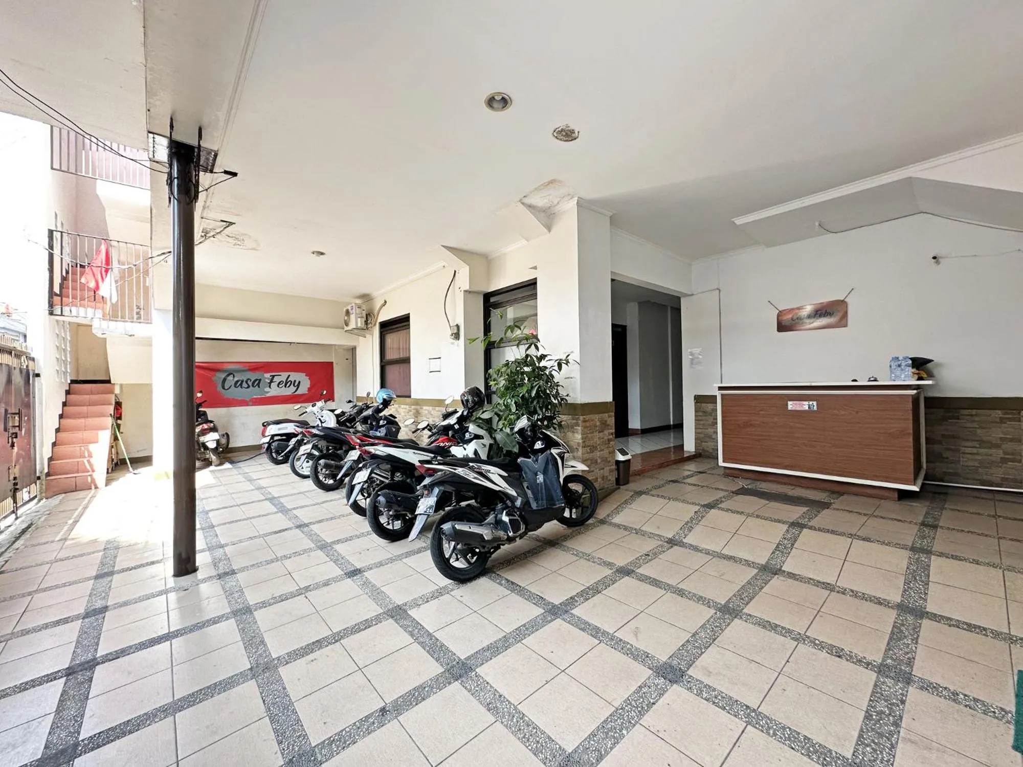 Parking in OYO 1608 Feby Maisonatte