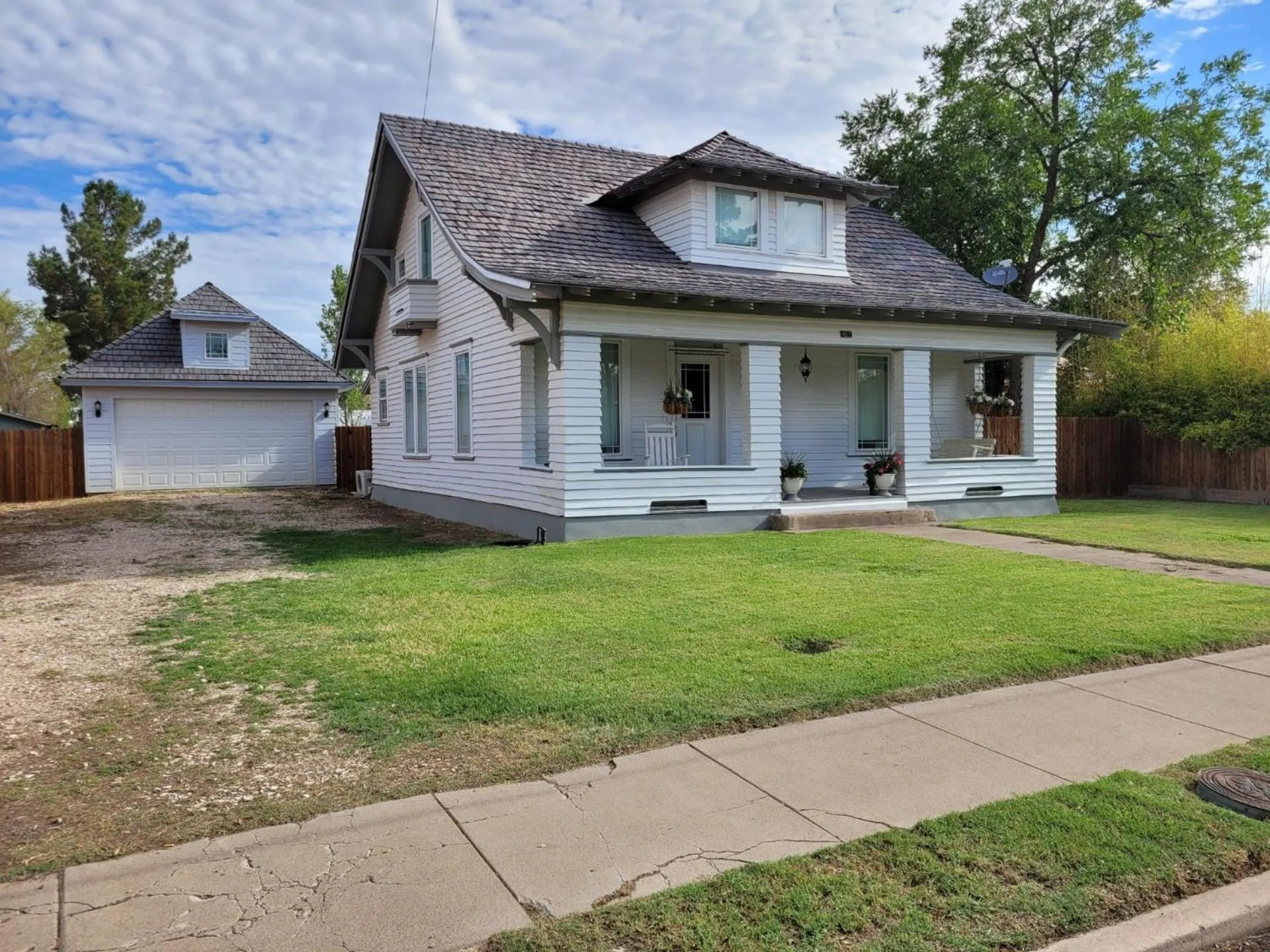 Street view in Holland House - Historic and Sophisticated