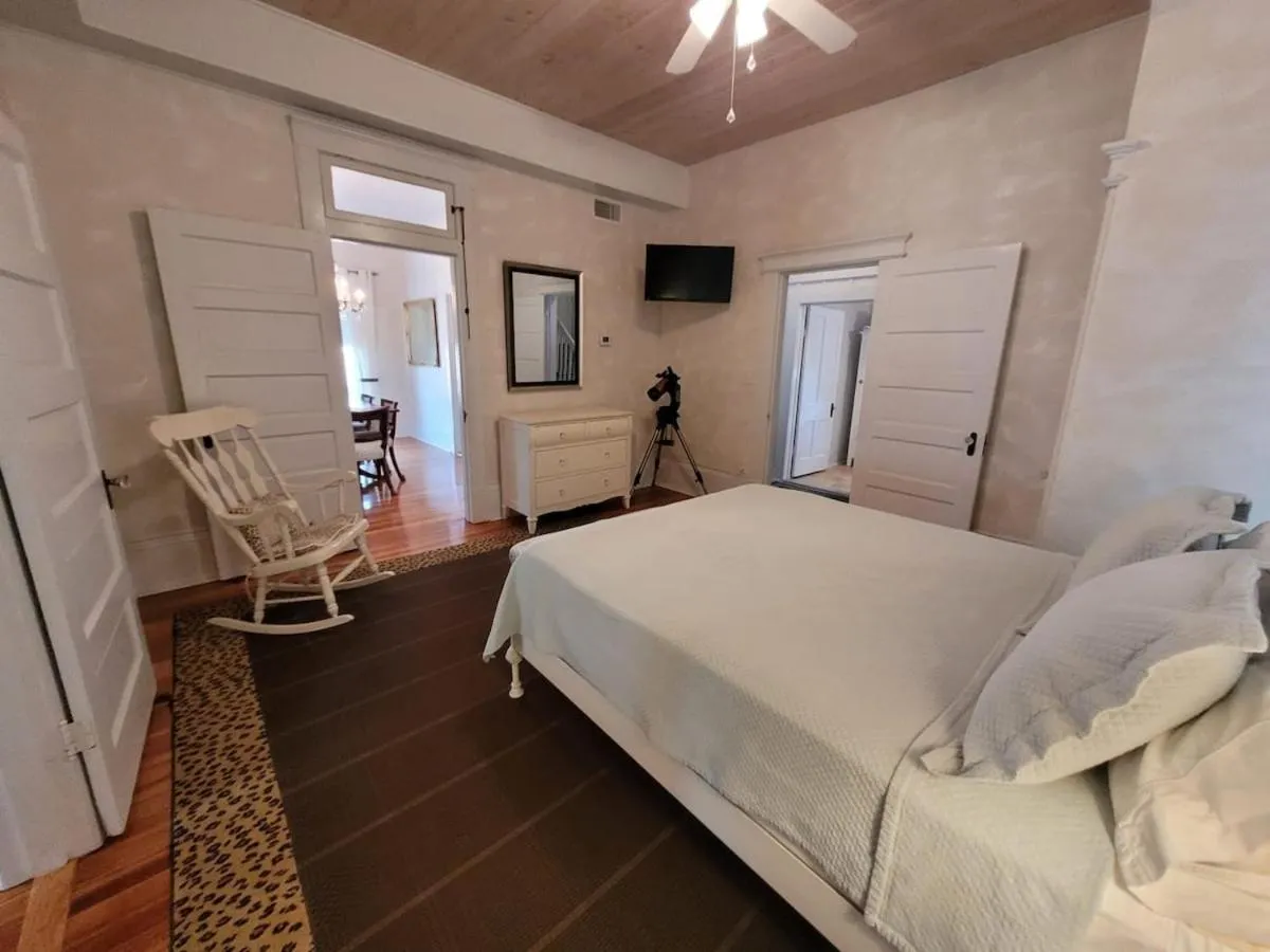 Bedroom, Bed in Holland House - Historic and Sophisticated