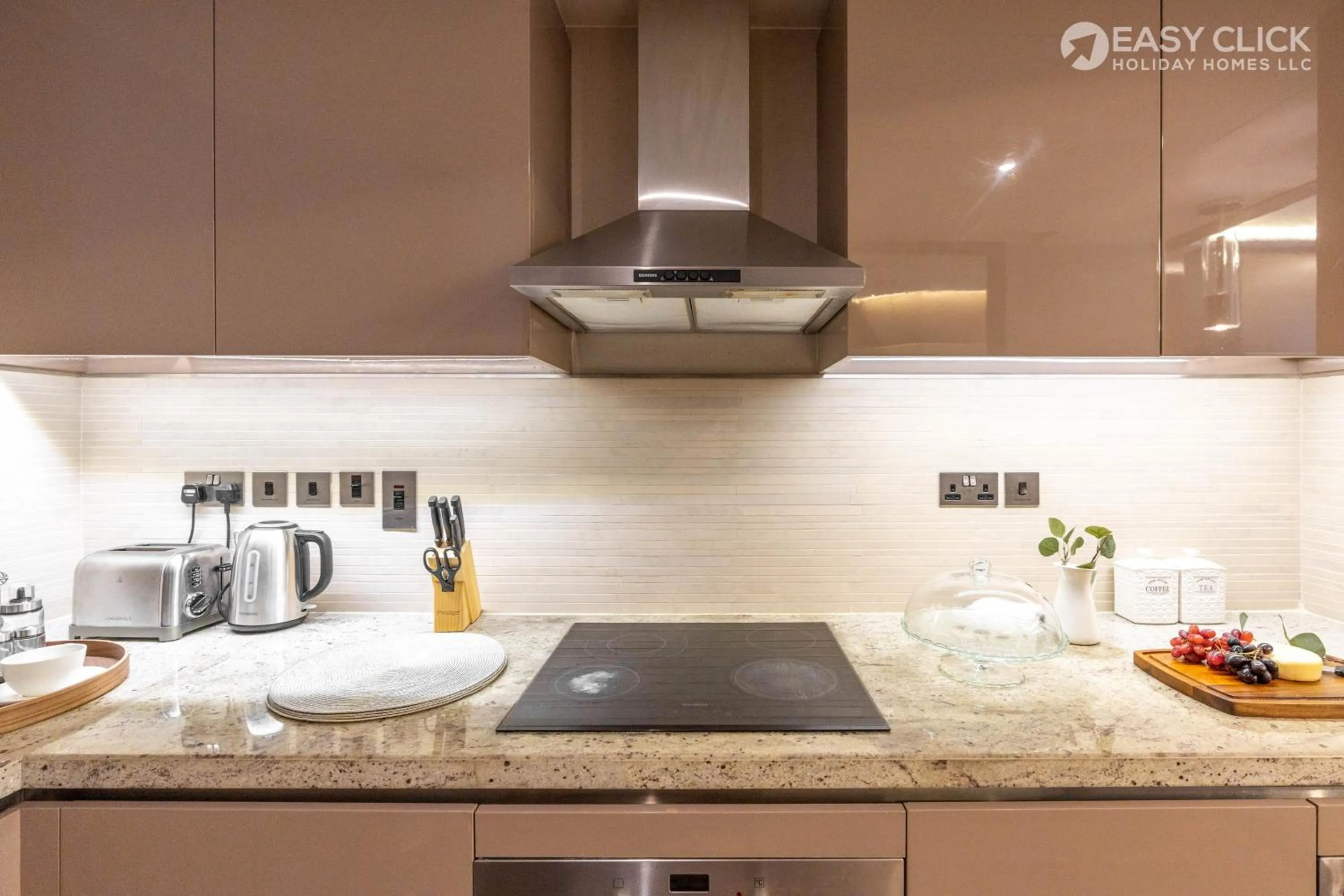 Kitchen or kitchenette in Easy Click - Creek Heights Residences 2 Bed Apartment 5 Star