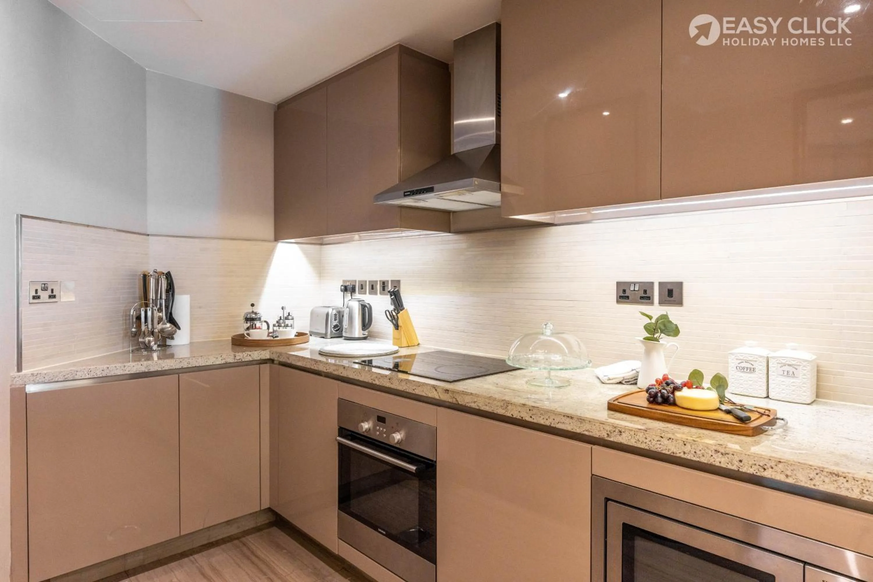 Kitchen or kitchenette in Easy Click - Creek Heights Residences 2 Bed Apartment 5 Star