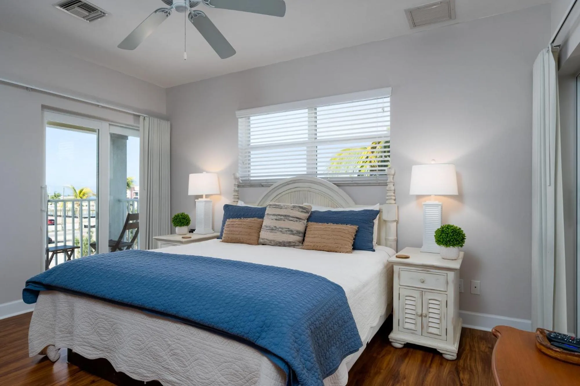 Bed in Harbour House at the Inn 301