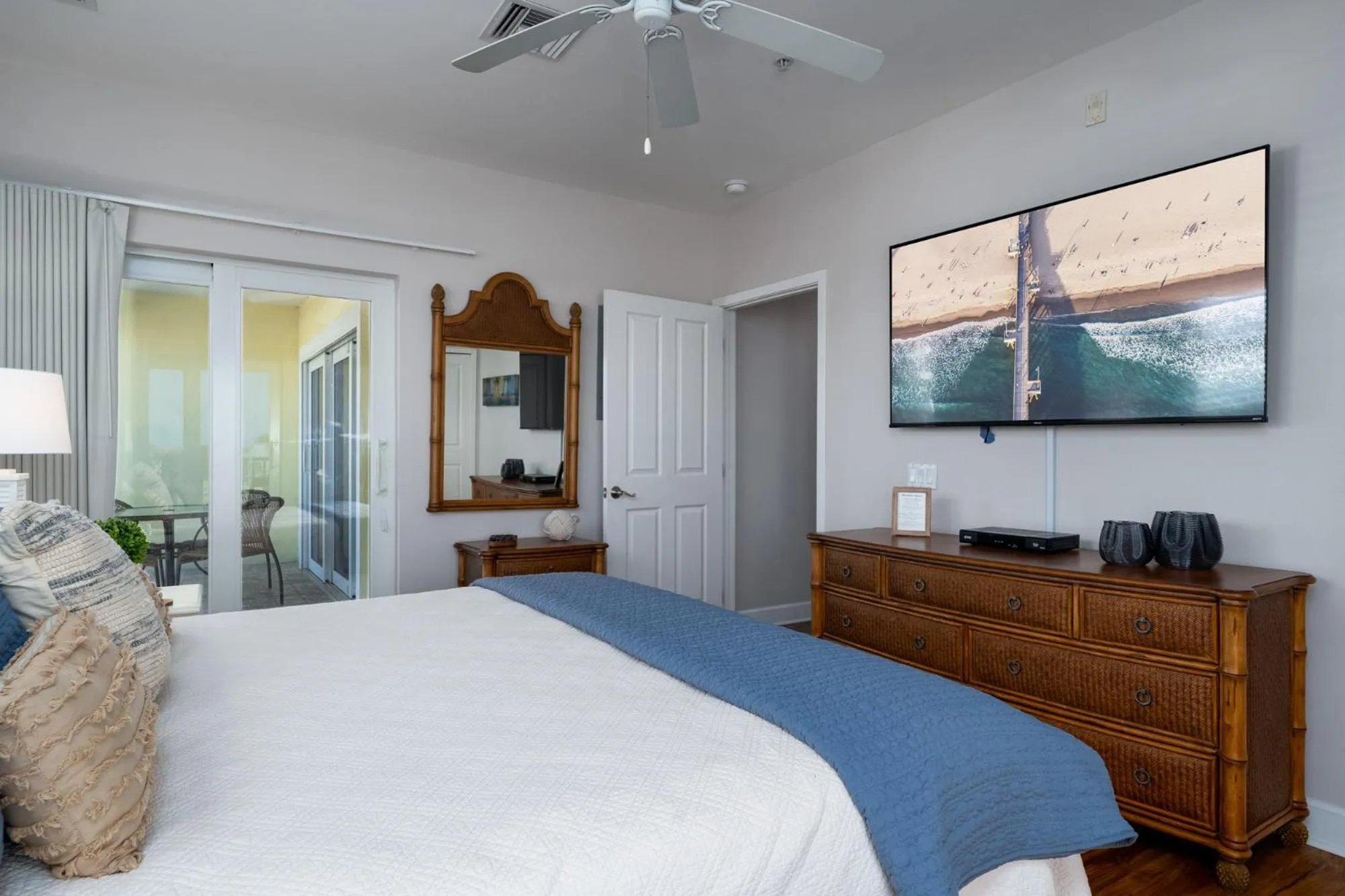 Bed in Harbour House at the Inn 301