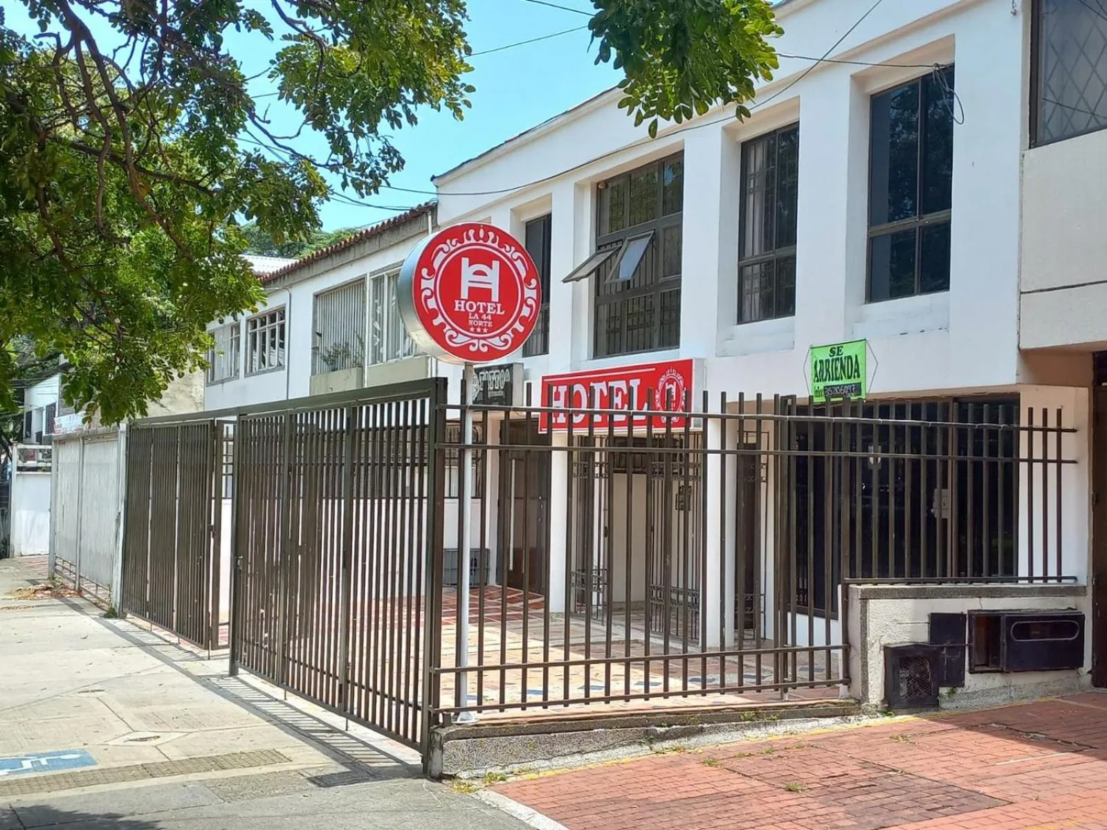 Property building in Hotel Ayenda La 44 Norte