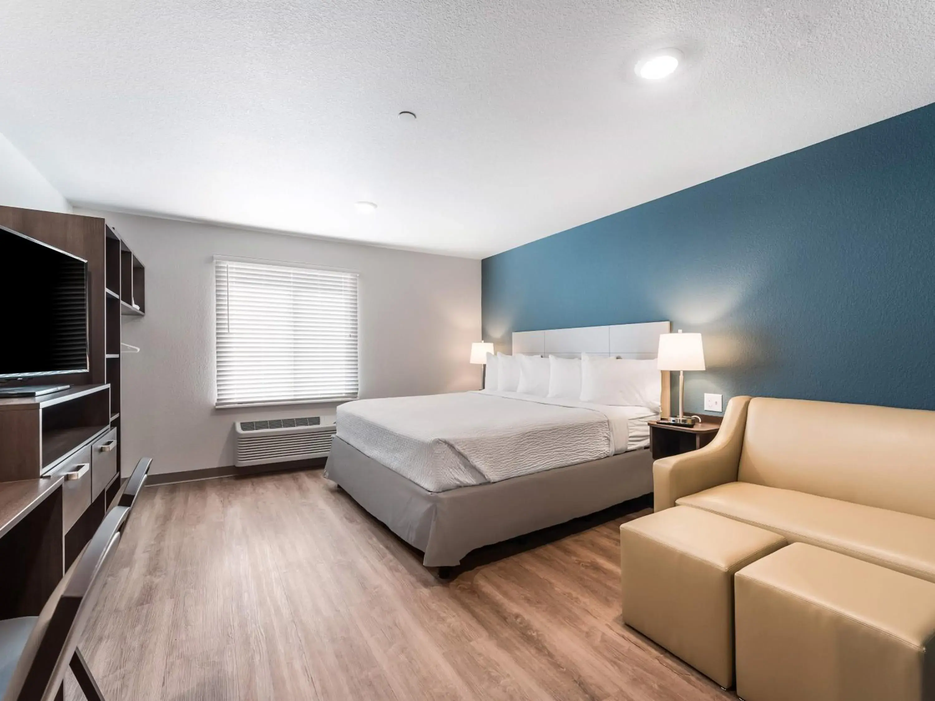 Bed in Extended Stay America Suites - Charlotte - Northlake