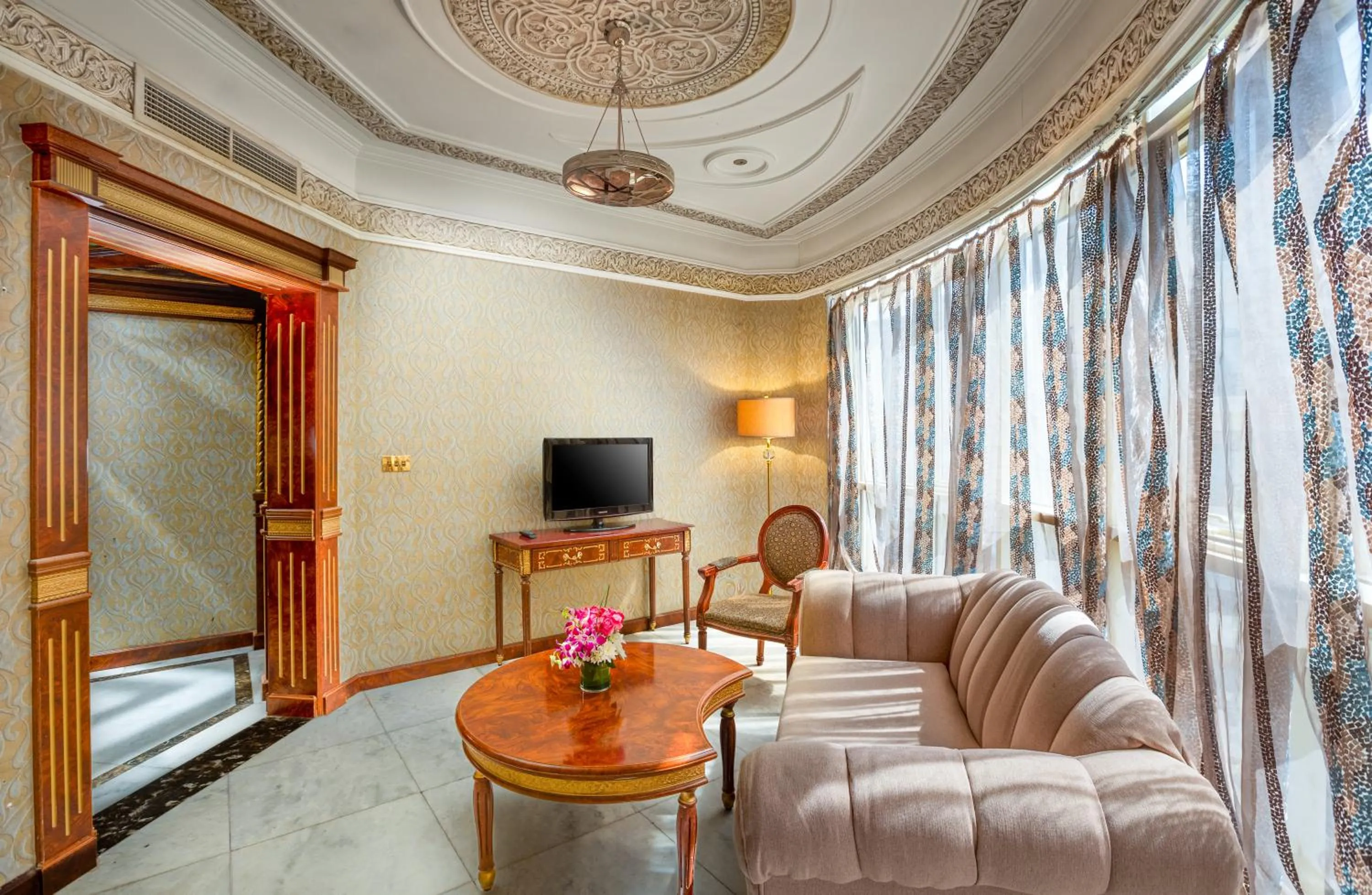 Communal lounge/ TV room in Verta Madina Hotel
