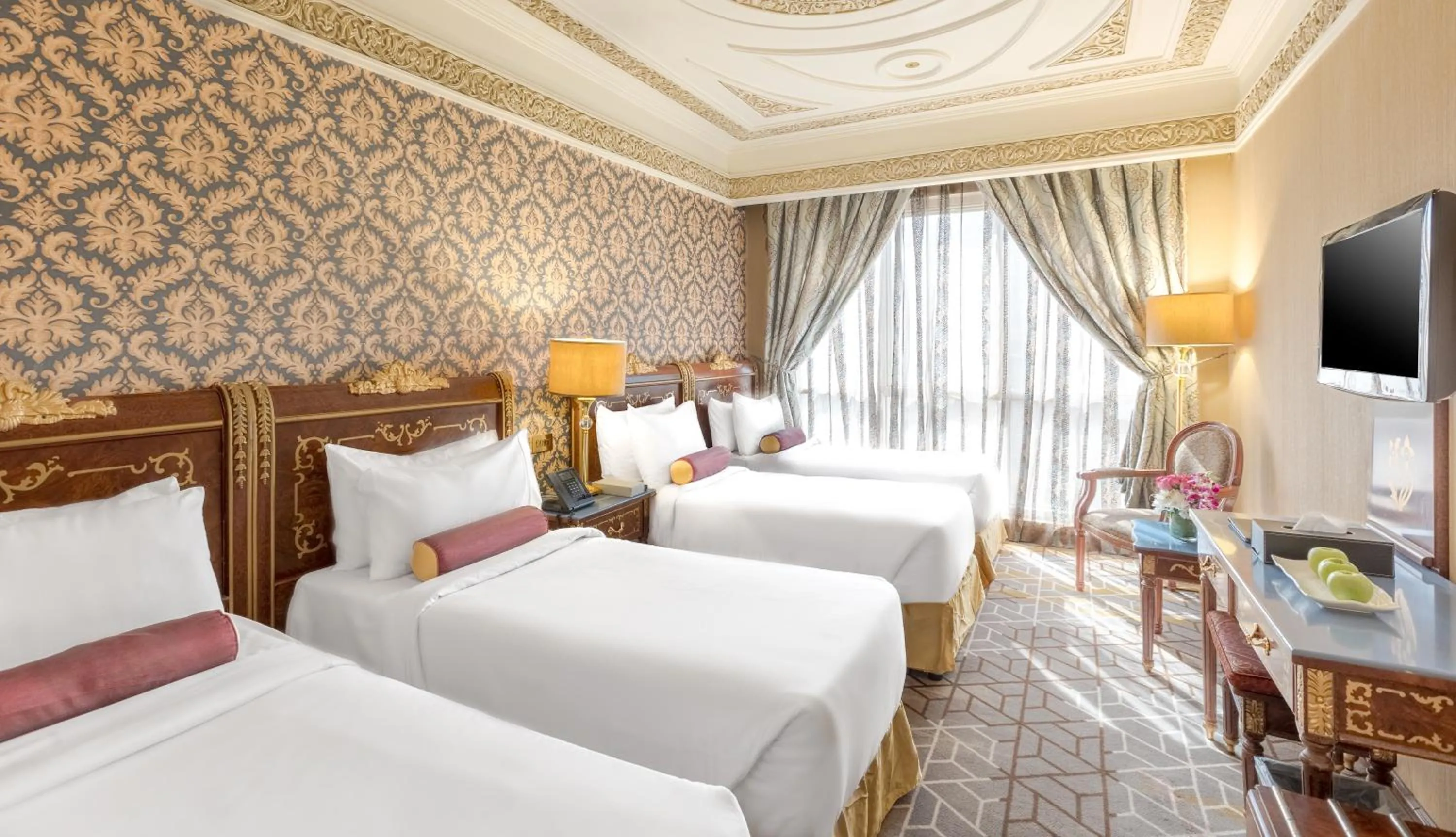 Communal lounge/ TV room in Verta Madina Hotel