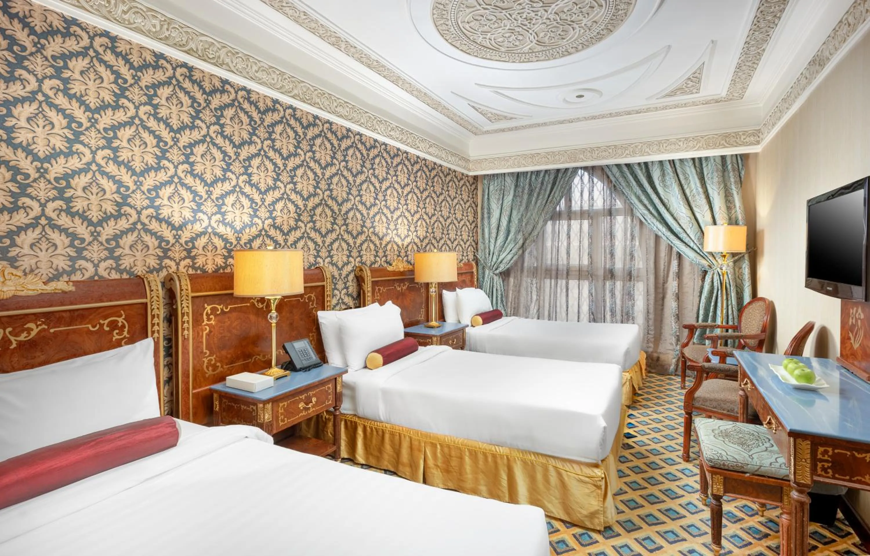 Communal lounge/ TV room in Verta Madina Hotel