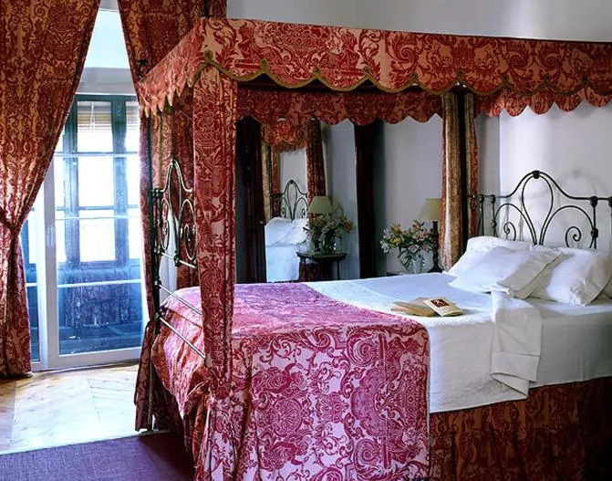 Photo of the whole room, Bed in Palacio de la Rambla