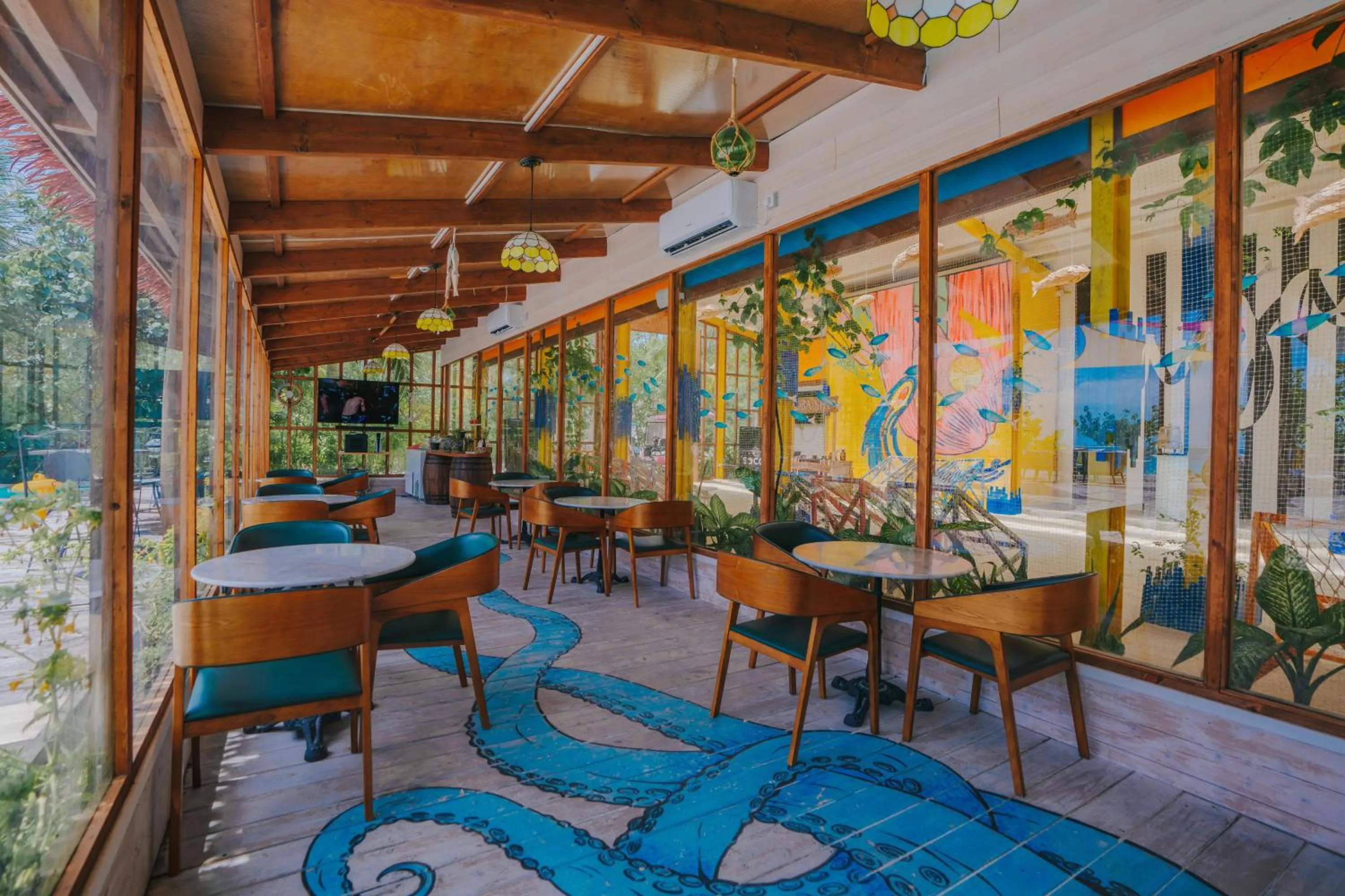 Communal lounge/ TV room in Oaga Art Resort Maldives - All Inclusive