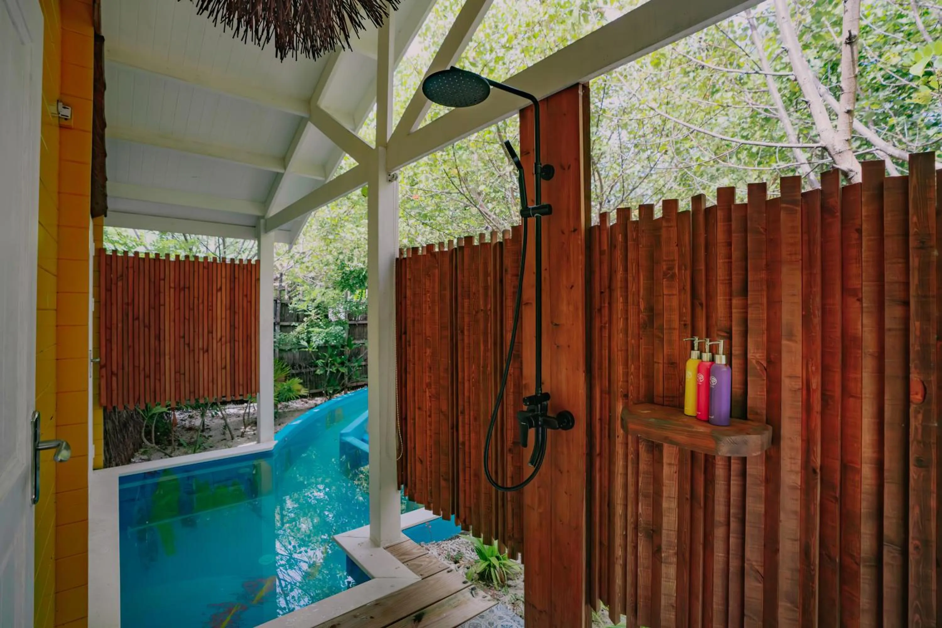 Shower in Oaga Art Resort Maldives - All Inclusive