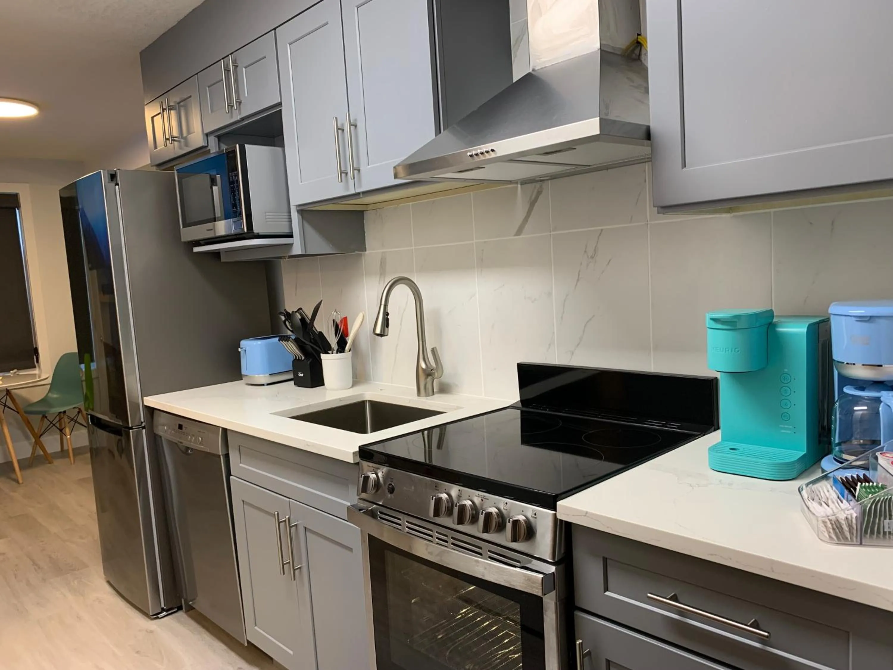 Kitchen or kitchenette in A Romantic Studio with Full Kitchen & AC-141