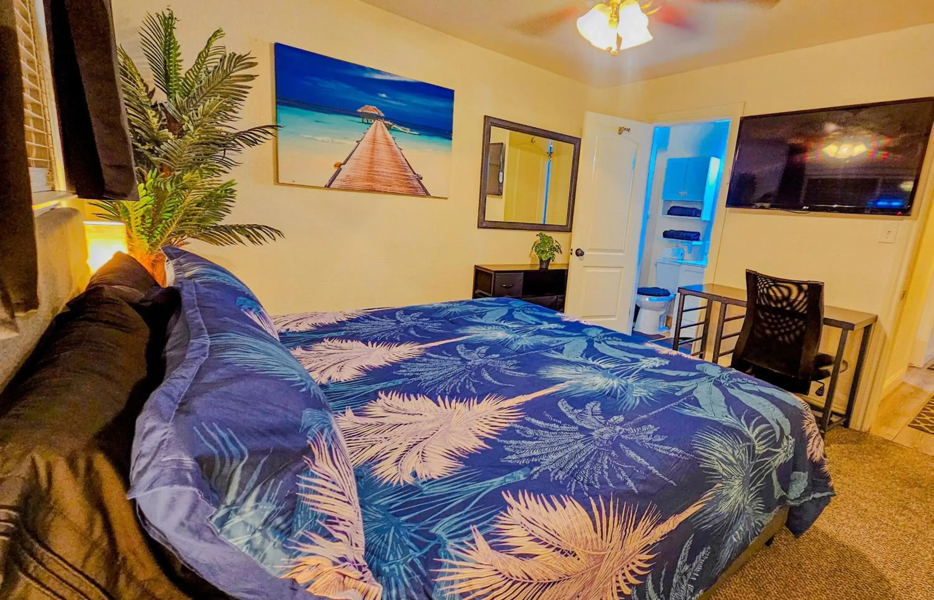 Double Room with Private Bathroom in Tropical Paradise Double Room with Private Bathroom in Tropical Paradise